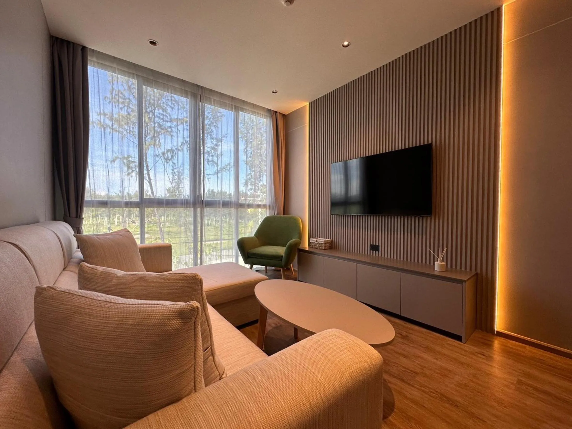 TV and multimedia in La Green Hotel and Residence