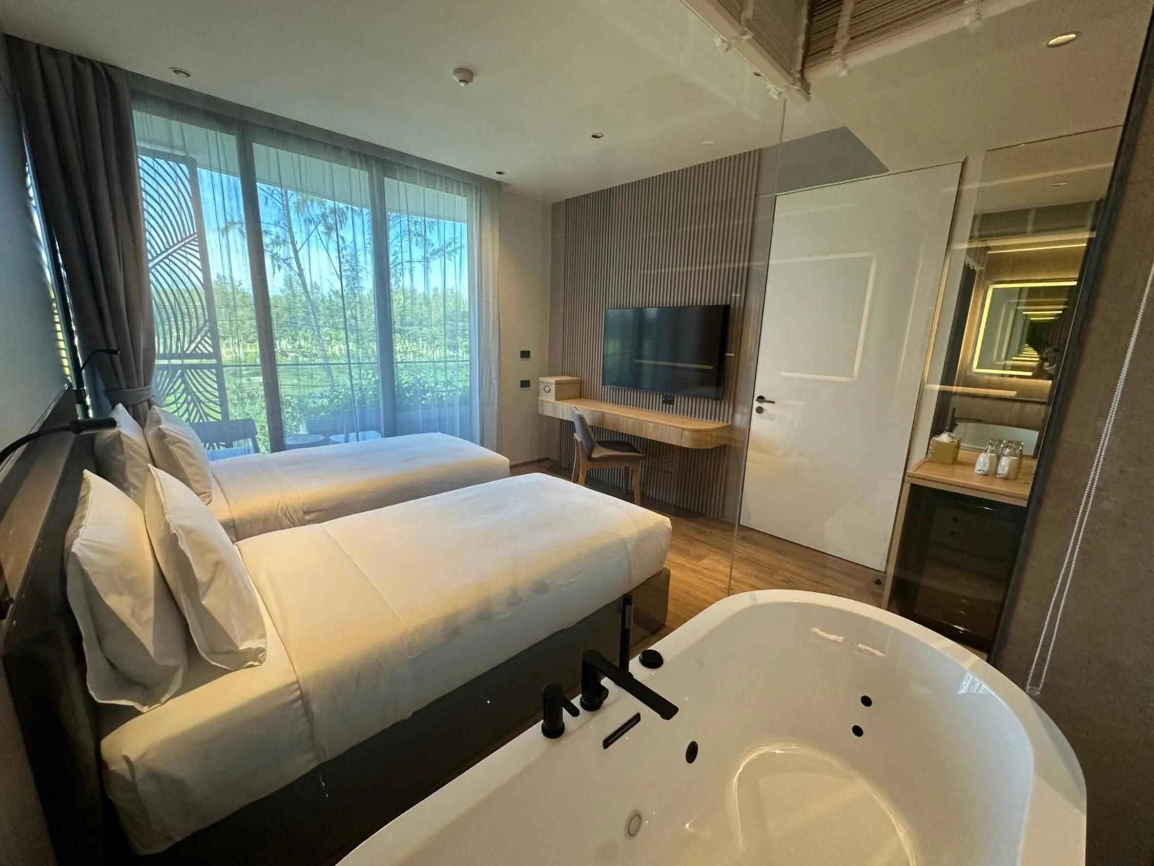 Communal lounge/ TV room, Bed in La Green Hotel and Residence