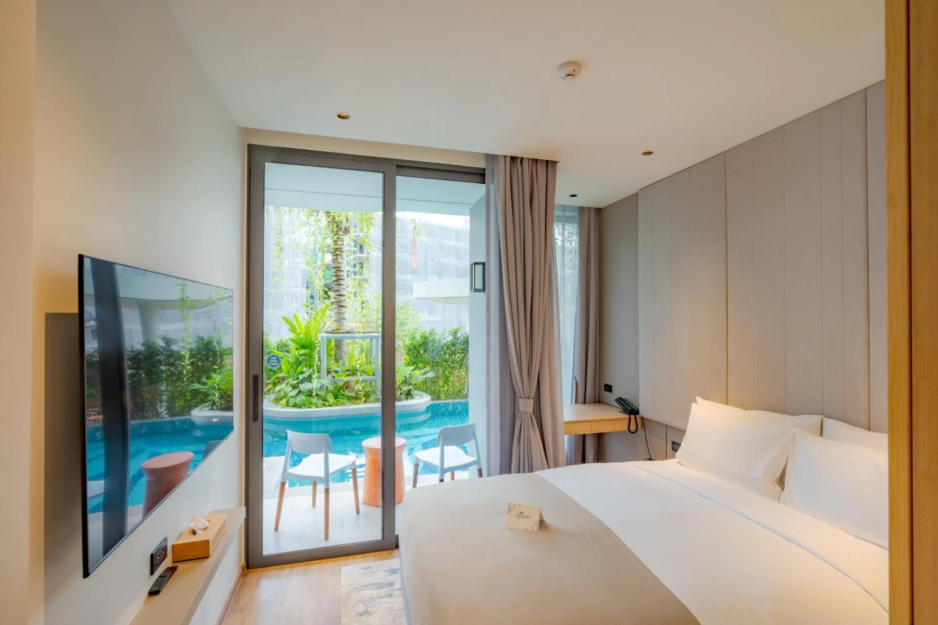 Bed in La Green Hotel and Residence