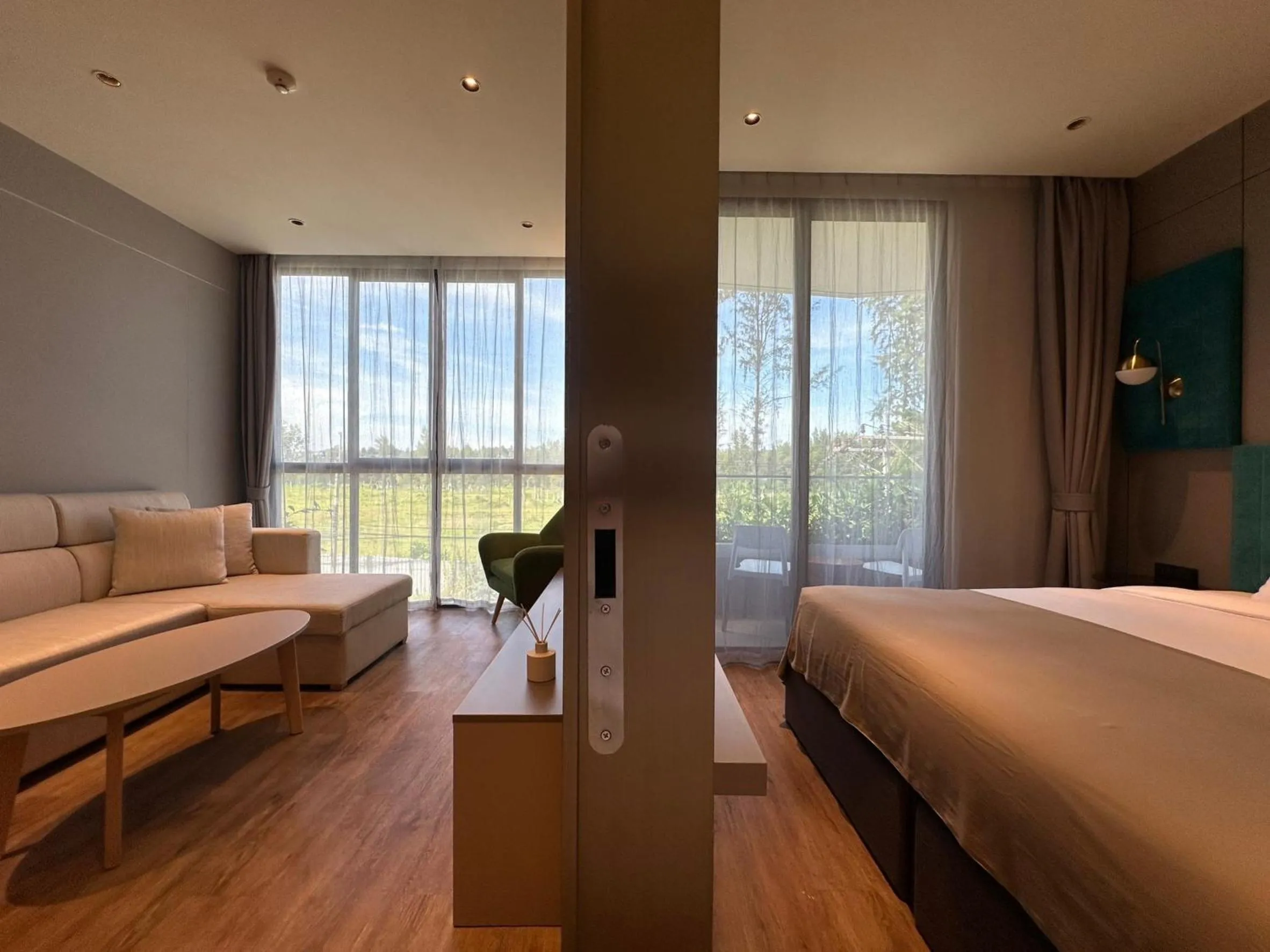 Coffee/tea facilities, Bed in La Green Hotel and Residence