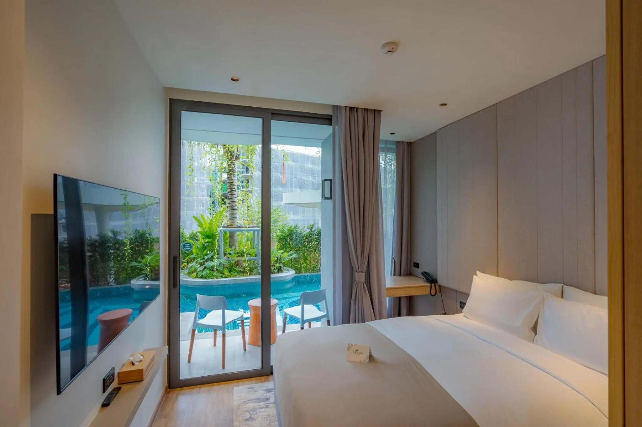 Bed in La Green Hotel and Residence