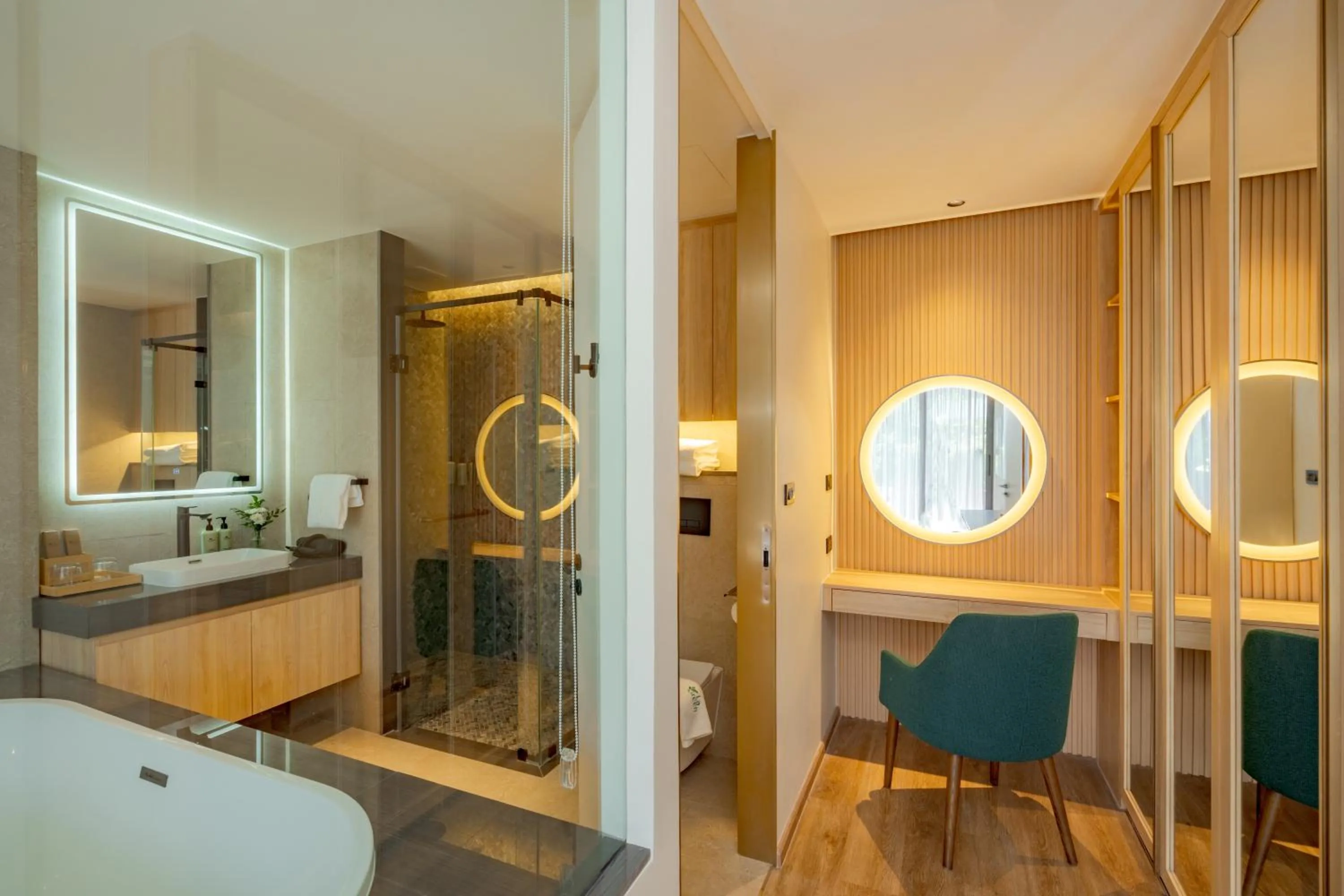 Toilet, Bed in La Green Hotel and Residence