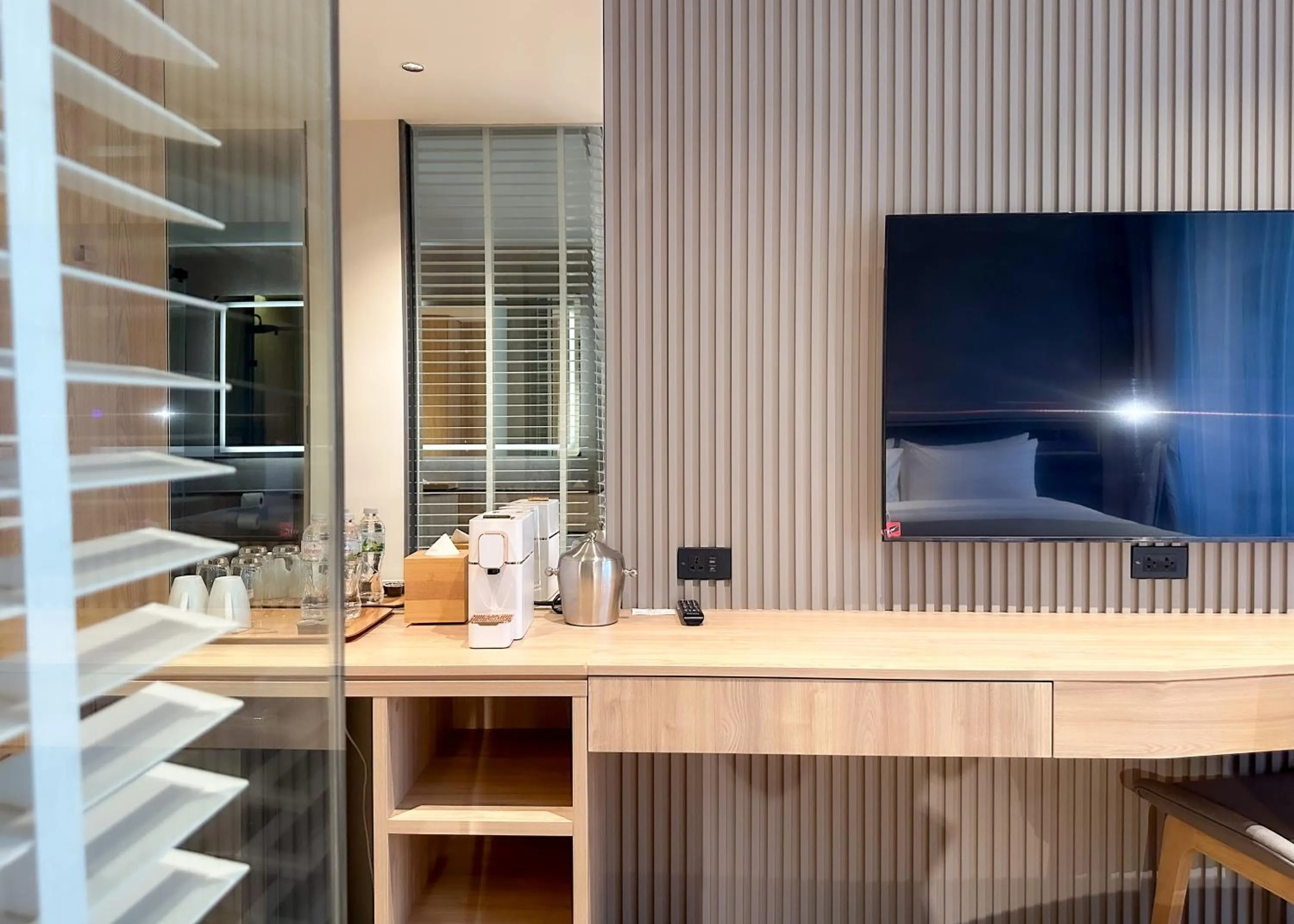 TV and multimedia in La Green Hotel and Residence