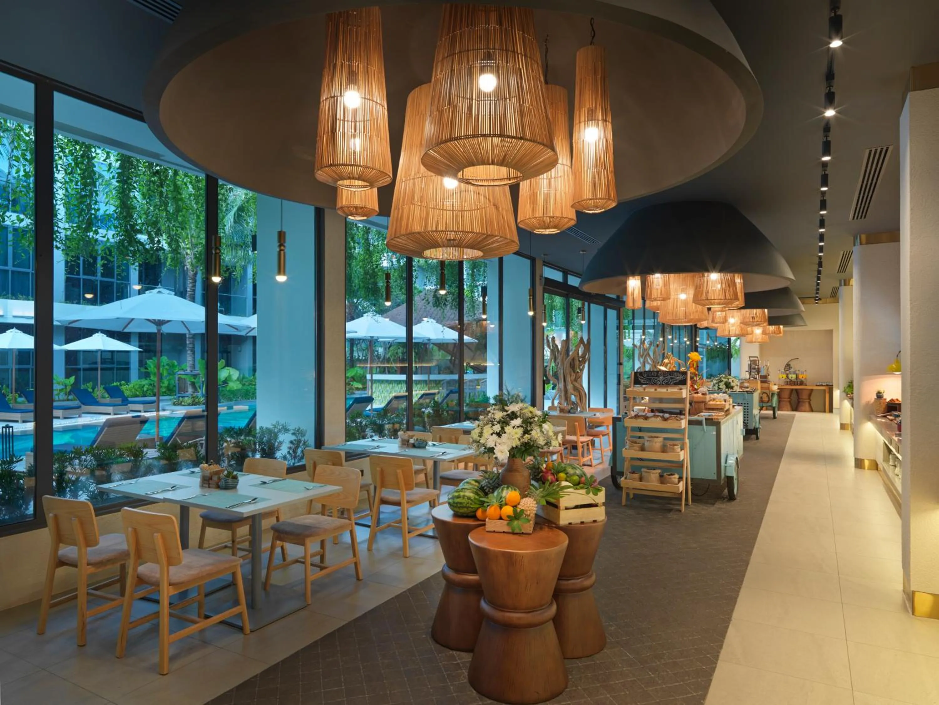 Restaurant/places to eat in La Green Hotel and Residence