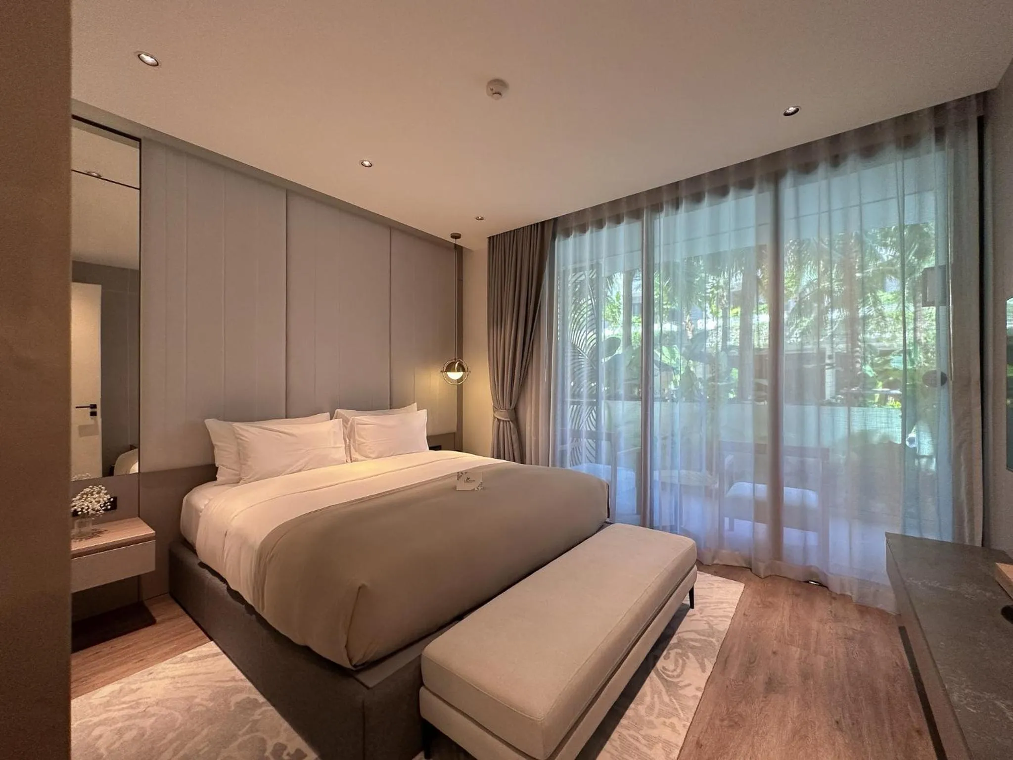 Bed in La Green Hotel and Residence