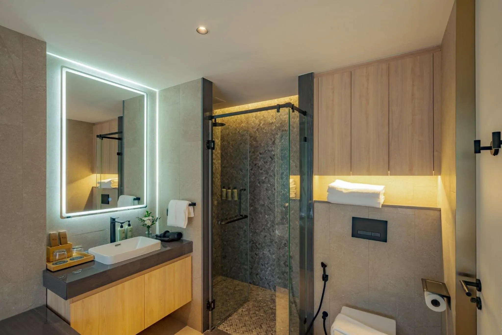 Shower in La Green Hotel and Residence