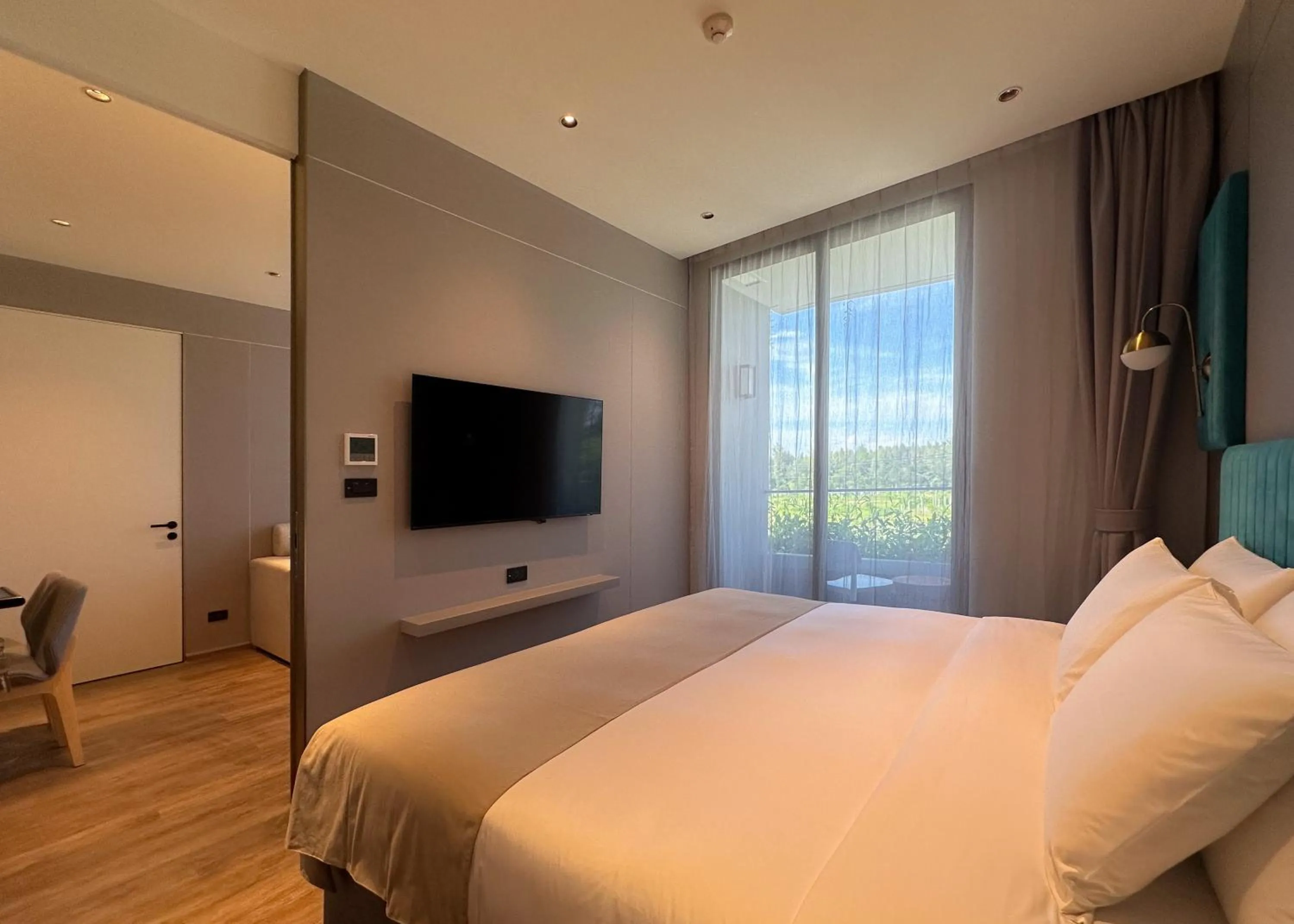 Bed in La Green Hotel and Residence