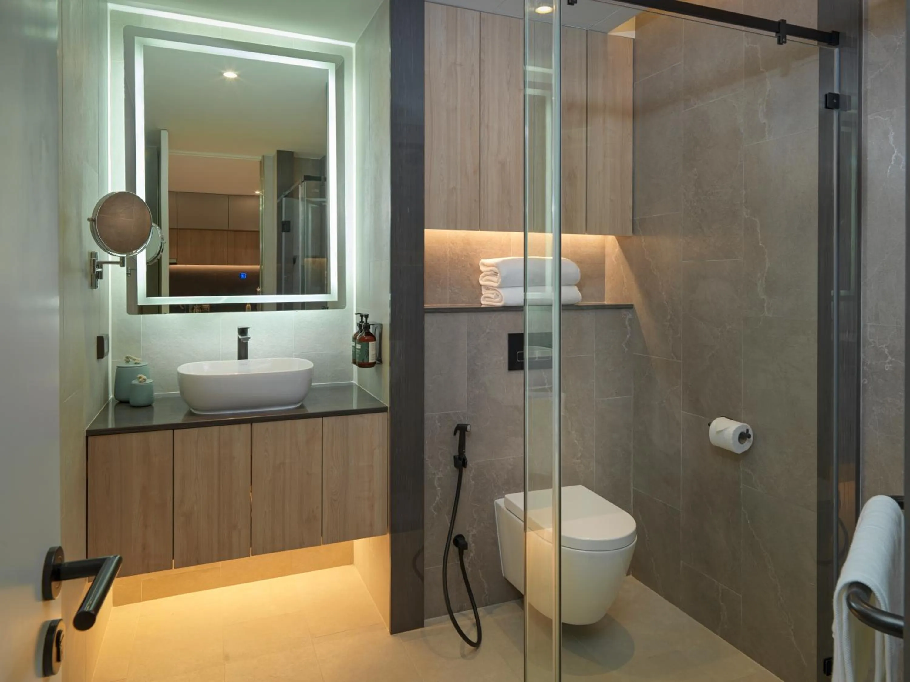 Toilet in La Green Hotel and Residence