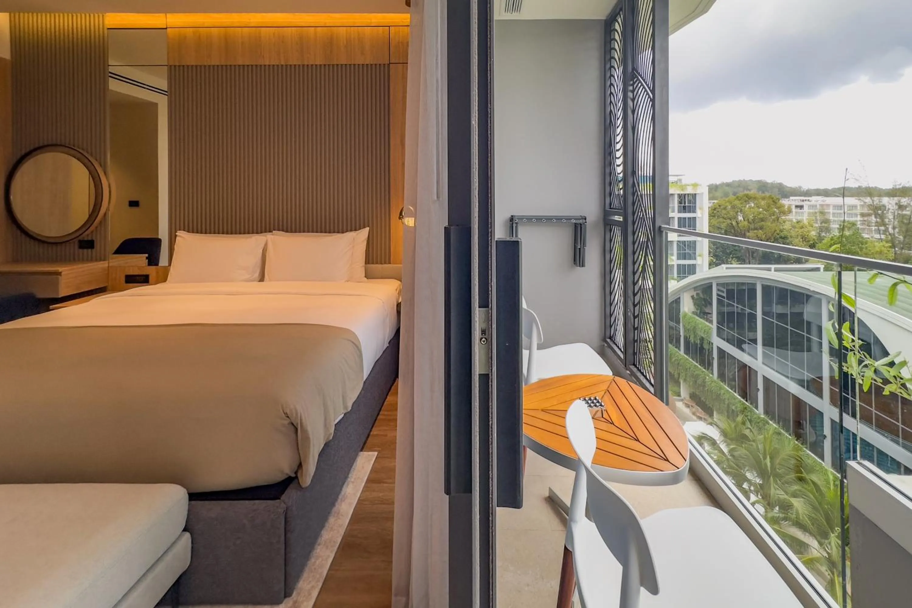 Bed in La Green Hotel and Residence