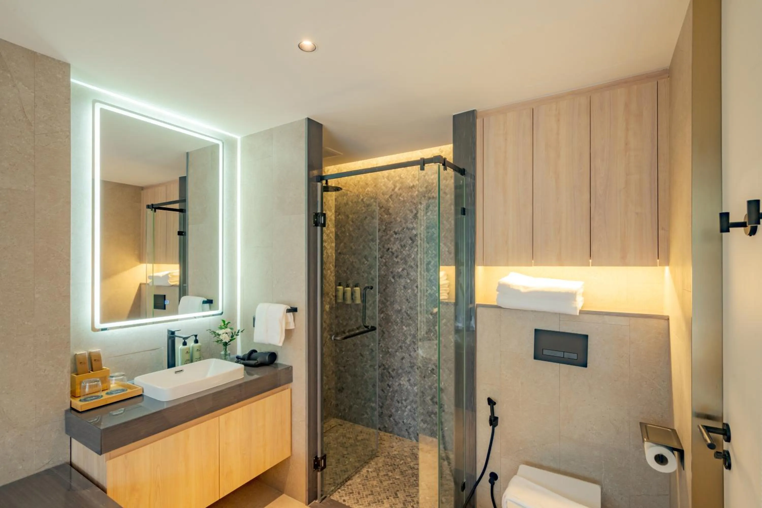 Toilet in La Green Hotel and Residence