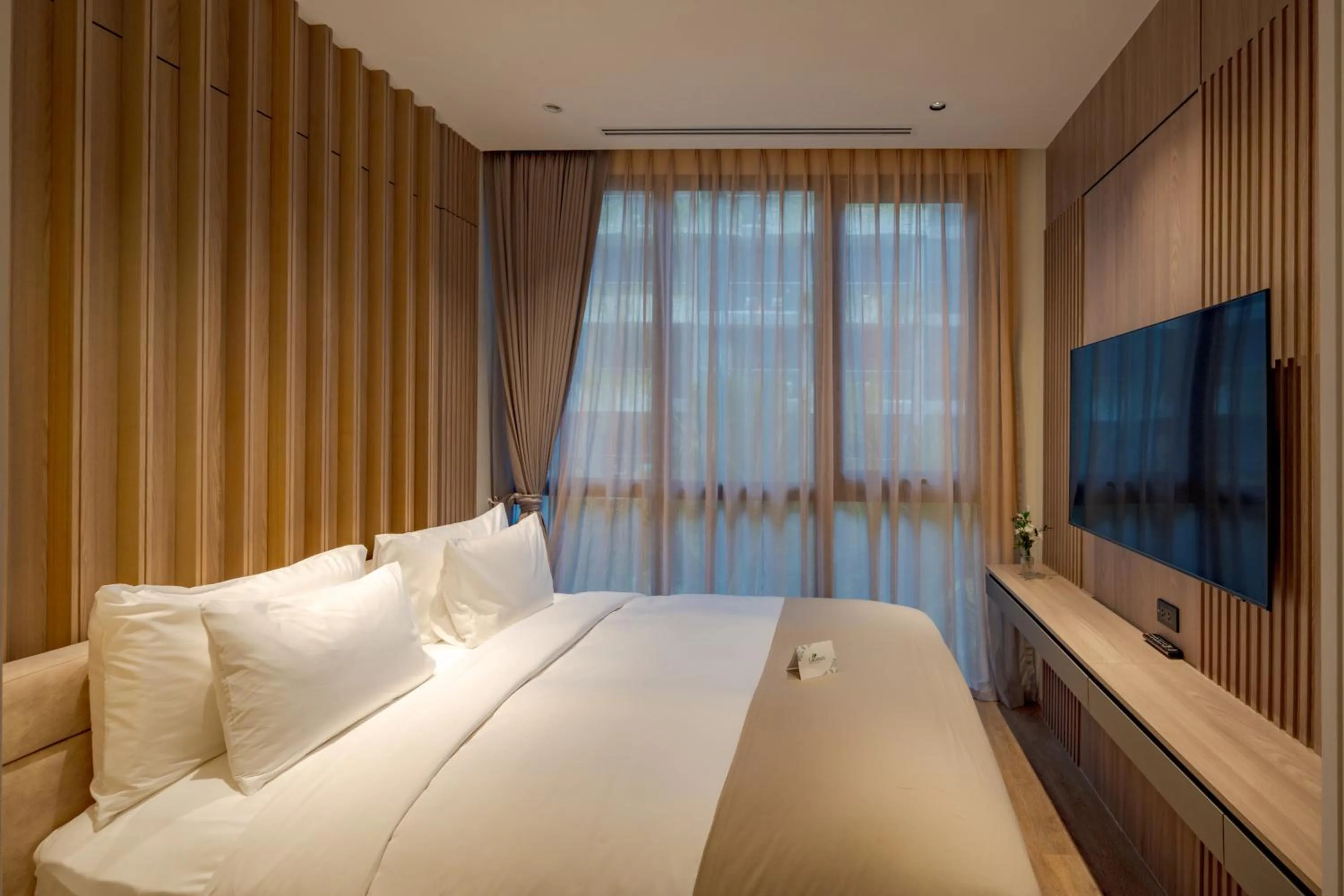 Bed in La Green Hotel and Residence