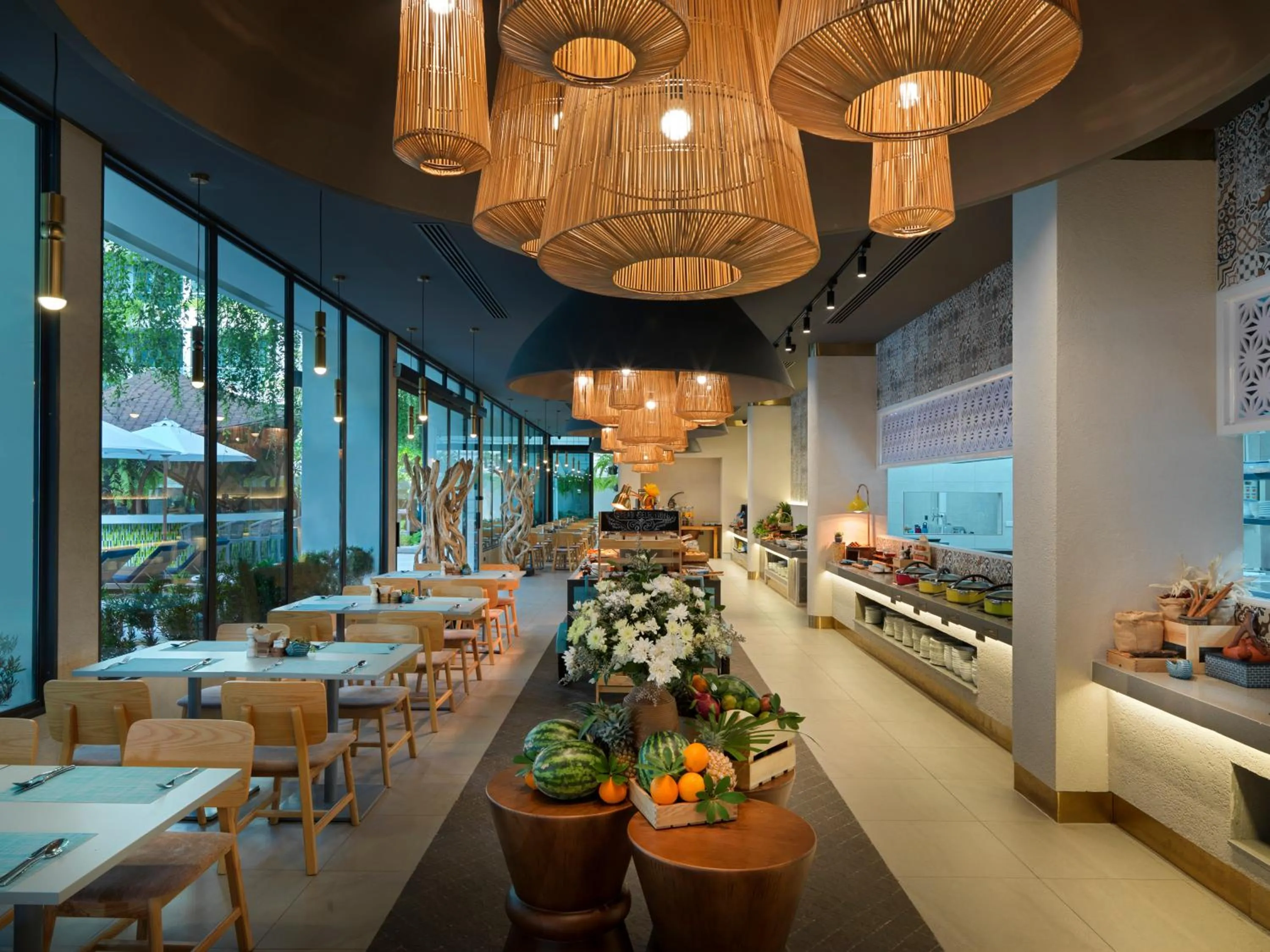 Restaurant/places to eat in La Green Hotel and Residence