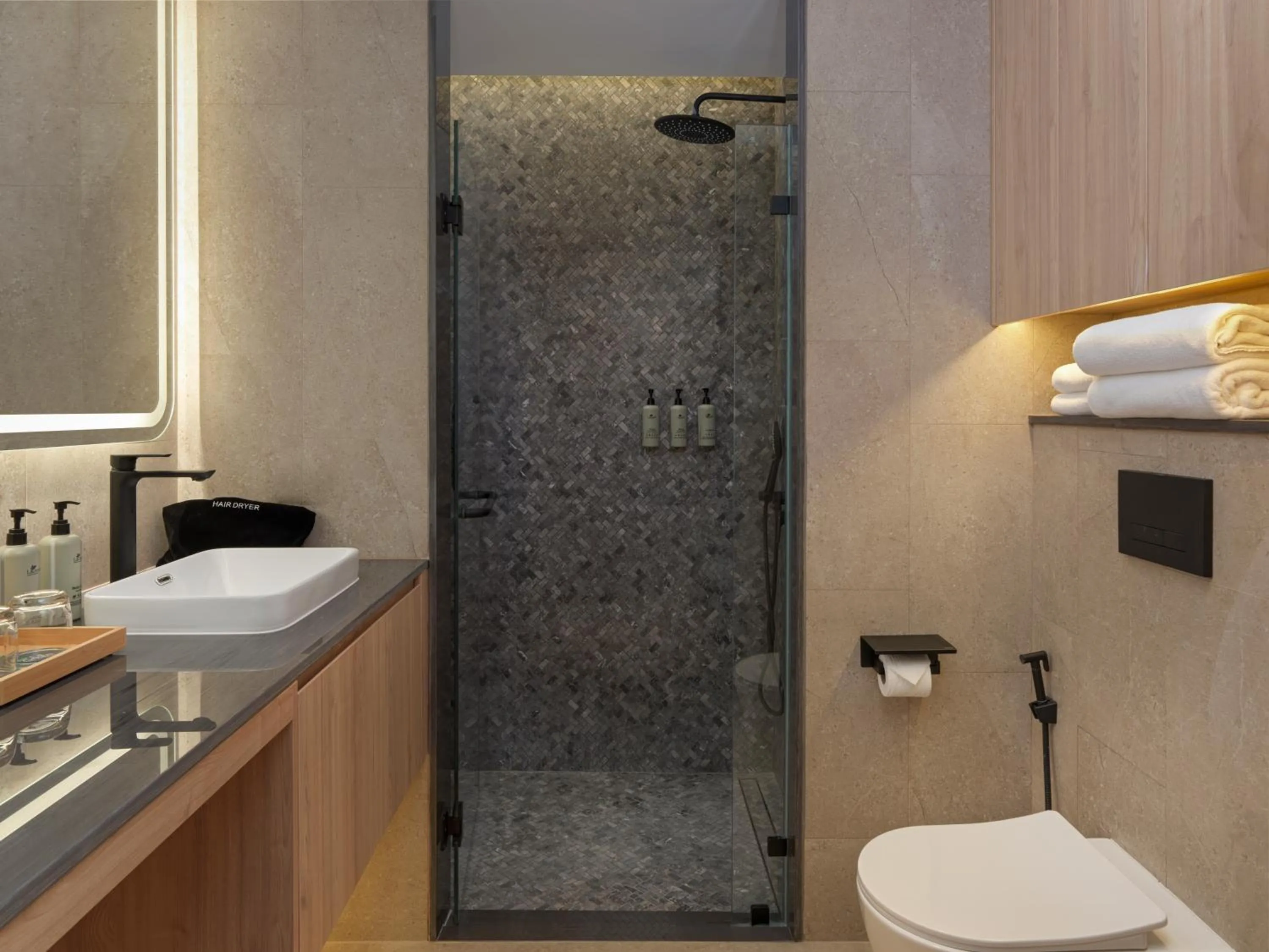 Shower in La Green Hotel and Residence