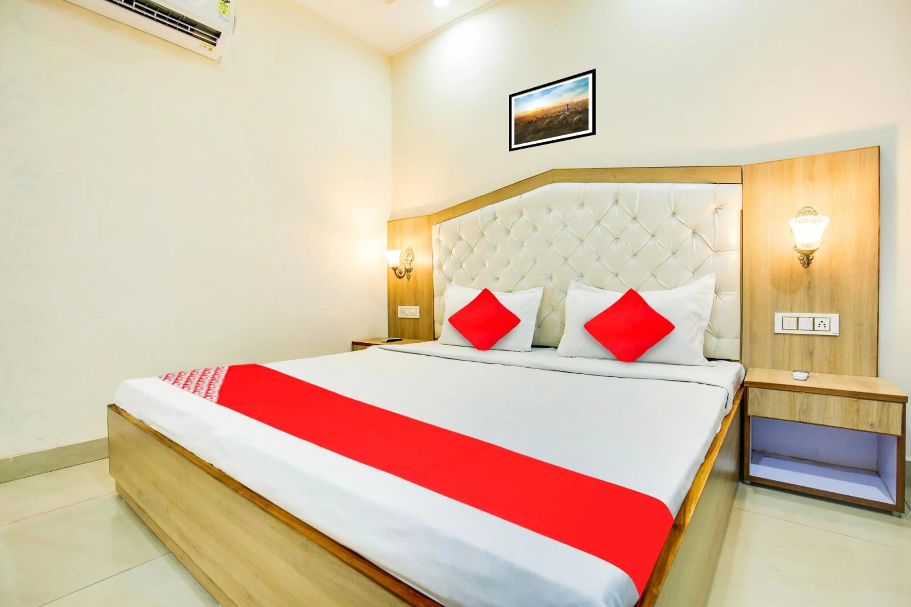 Bedroom, Bed in Super Collection O White Prime