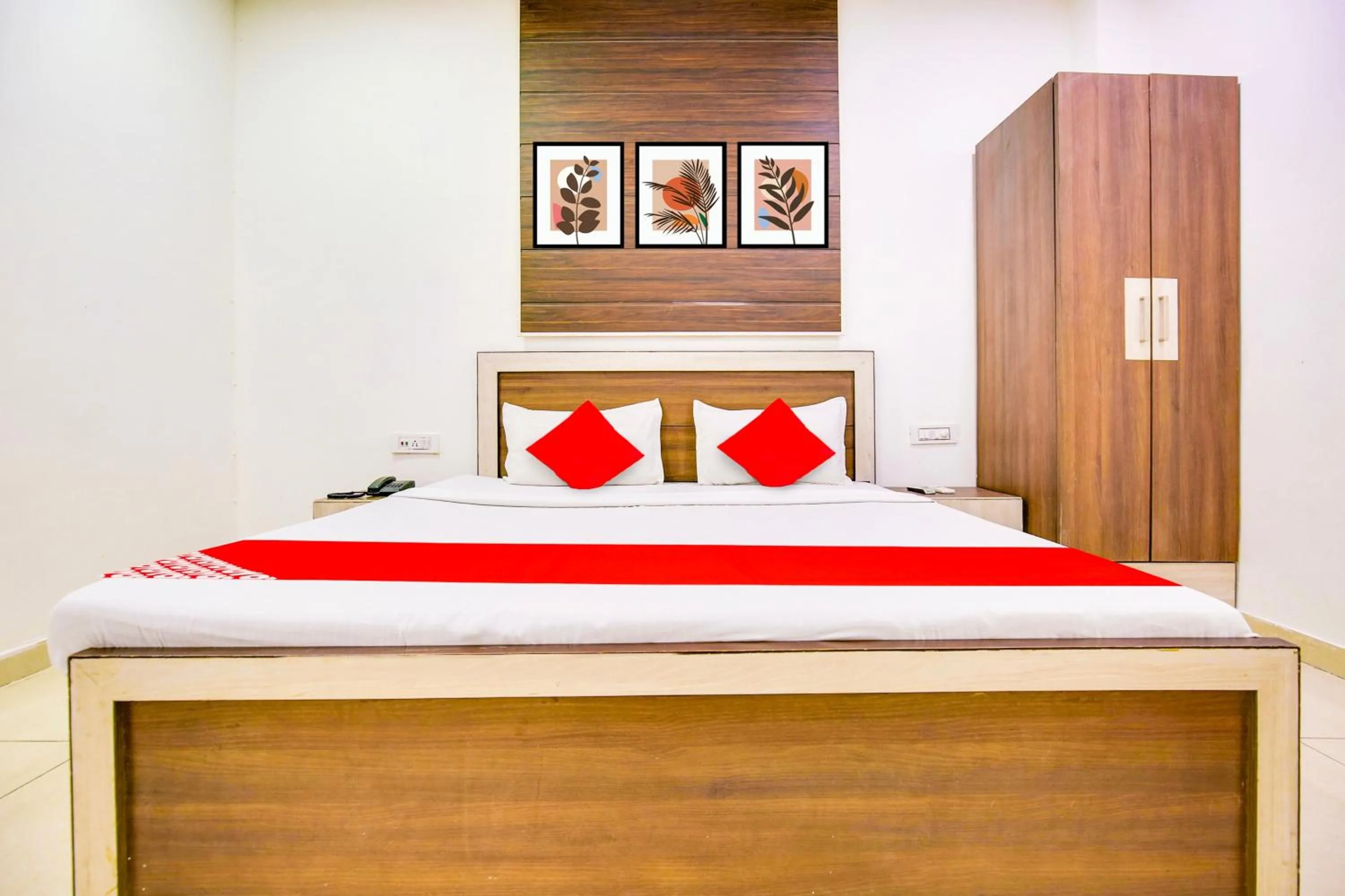 Bedroom, Bed in Super Collection O White Prime