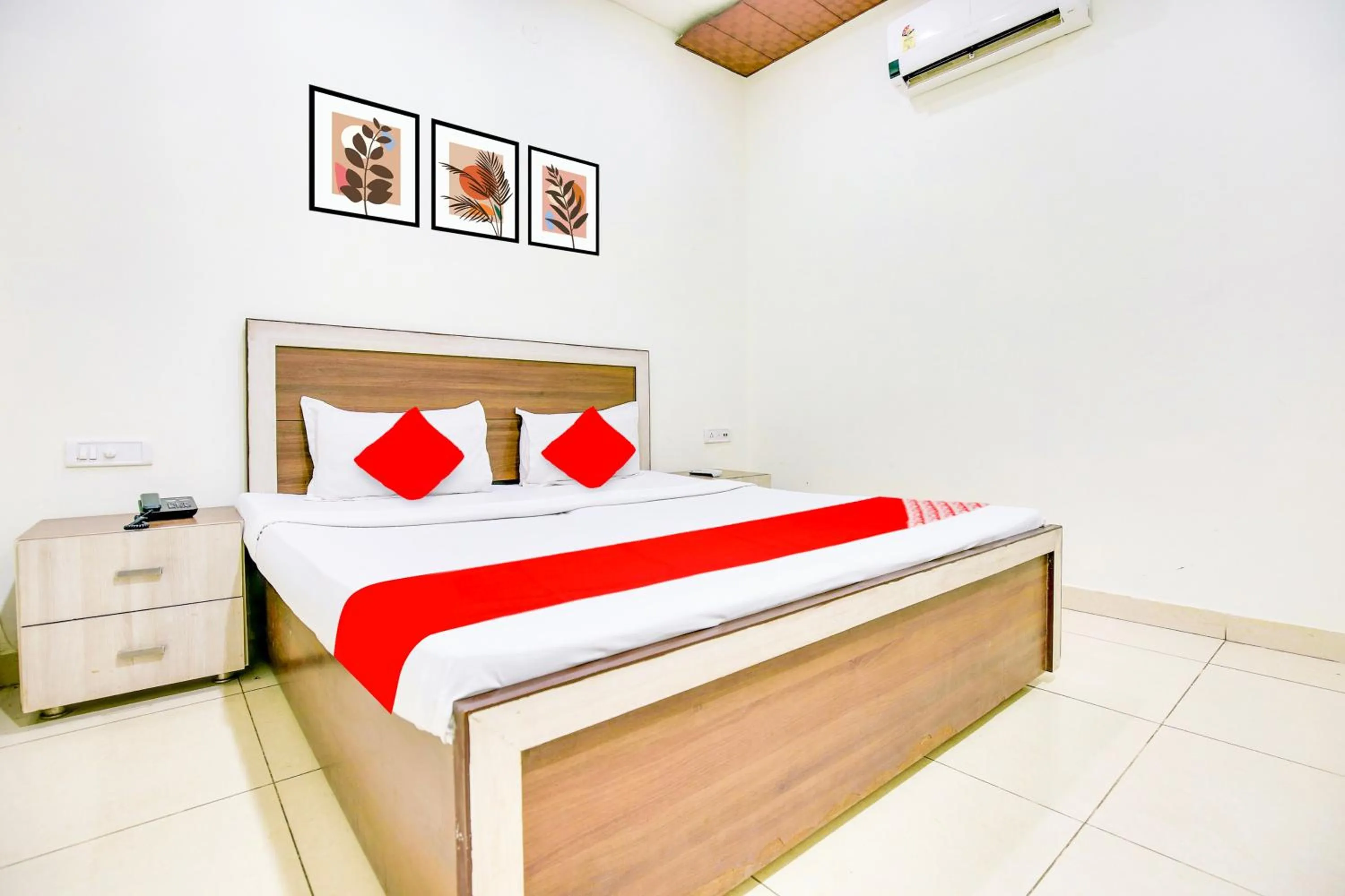 Bedroom, Bed in Super Collection O White Prime