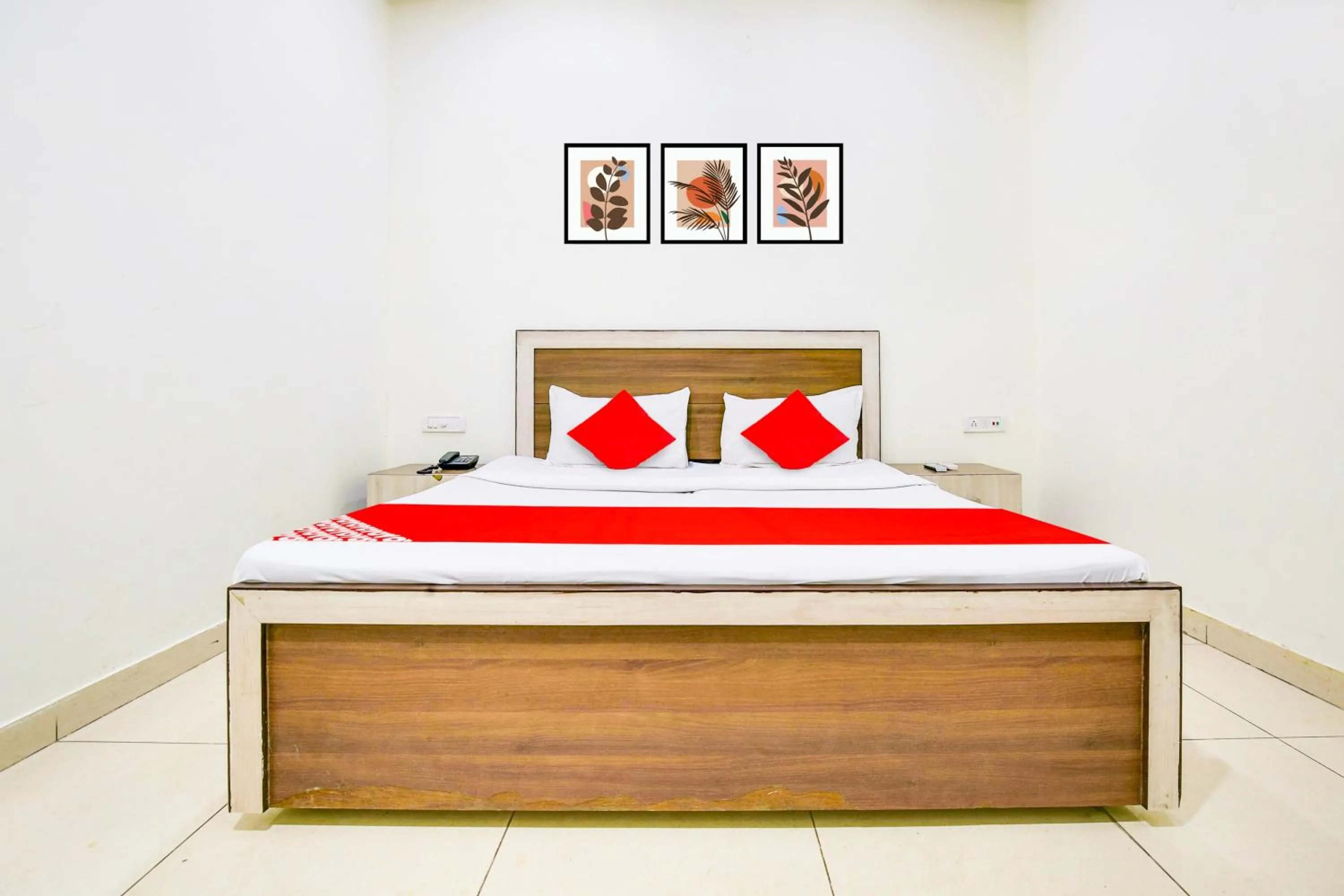 Bedroom, Bed in Super Collection O White Prime