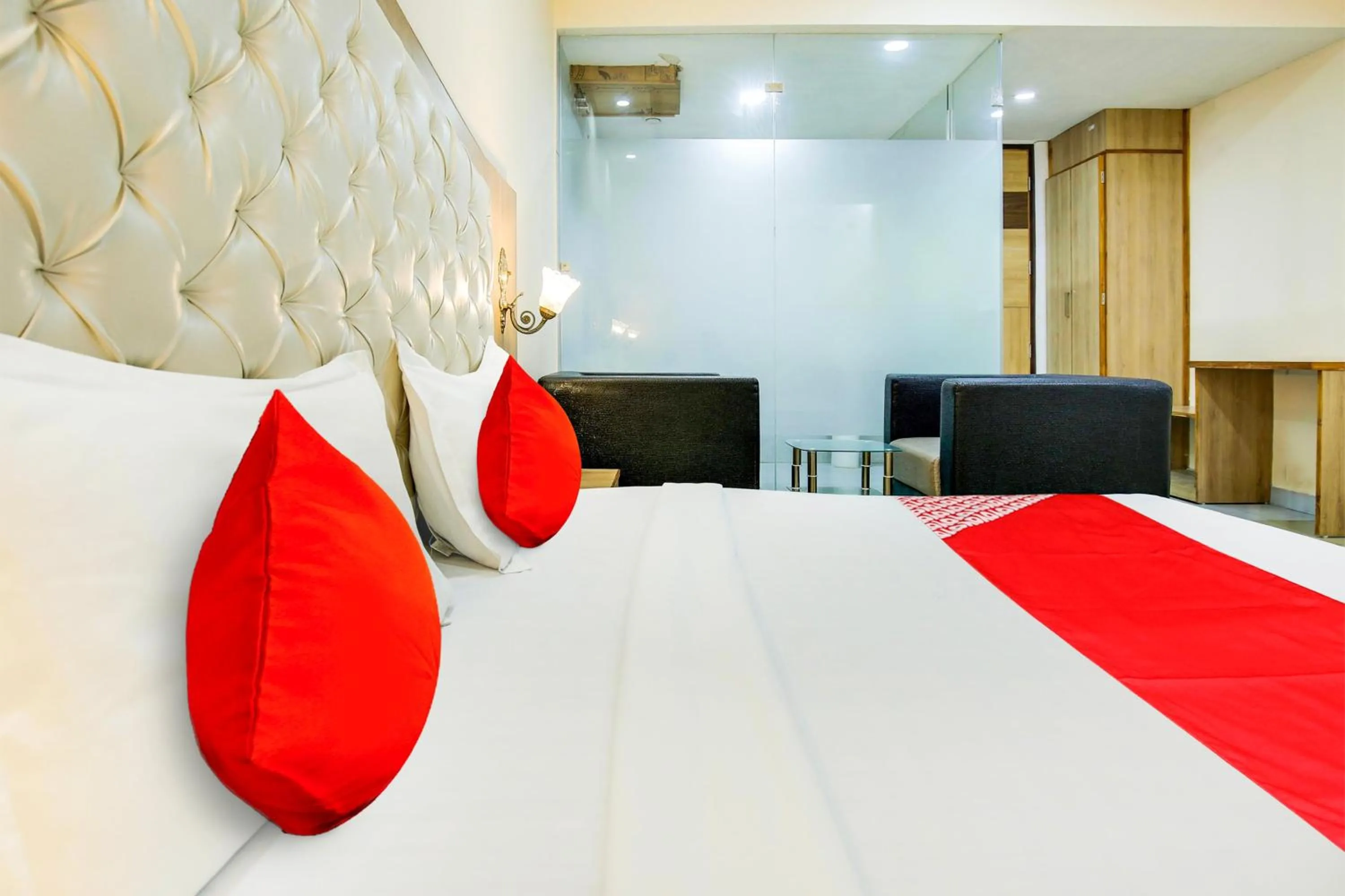 Bedroom, Bed in Super Collection O White Prime