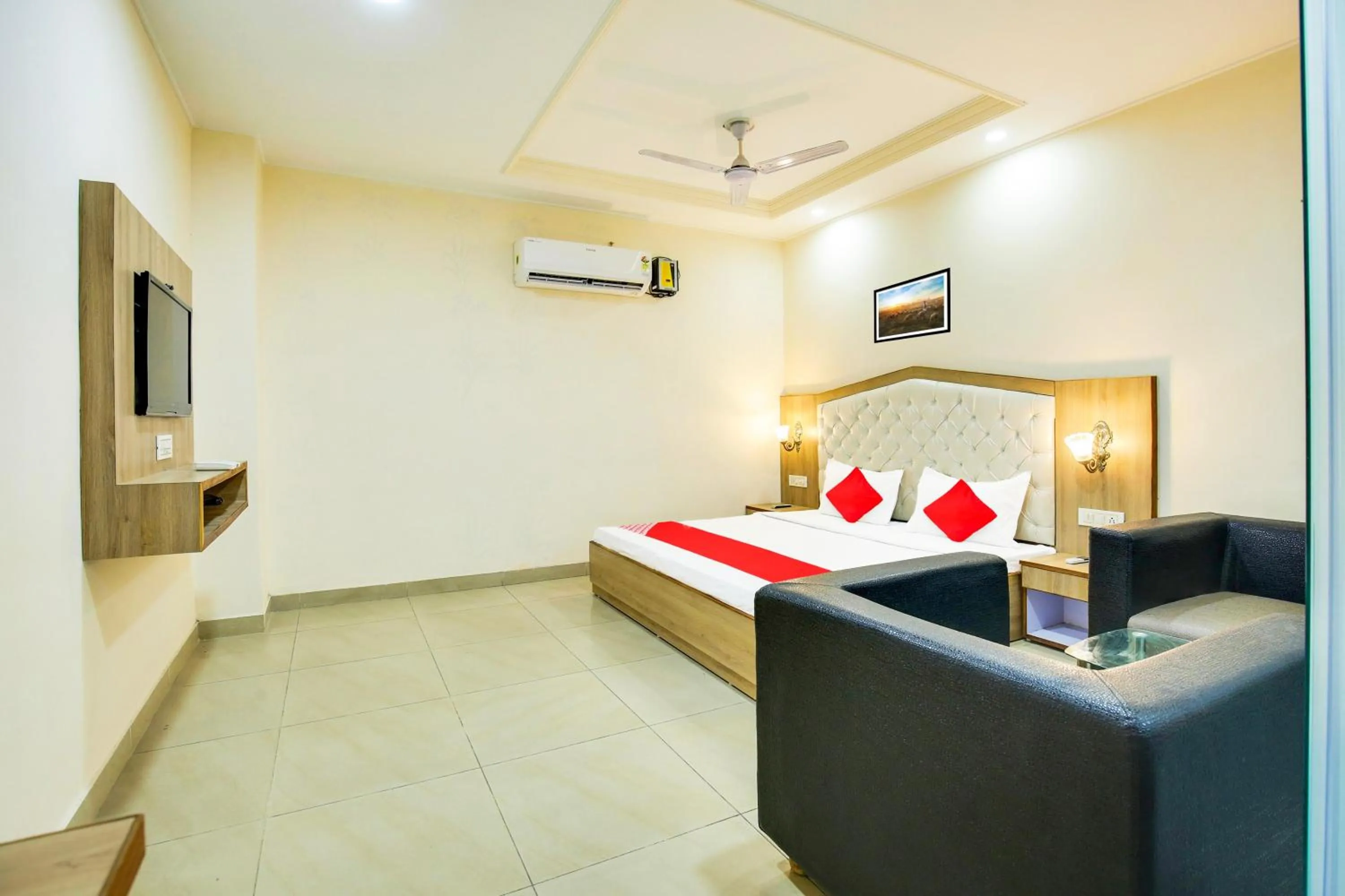 Bedroom, Bed in Super Collection O White Prime