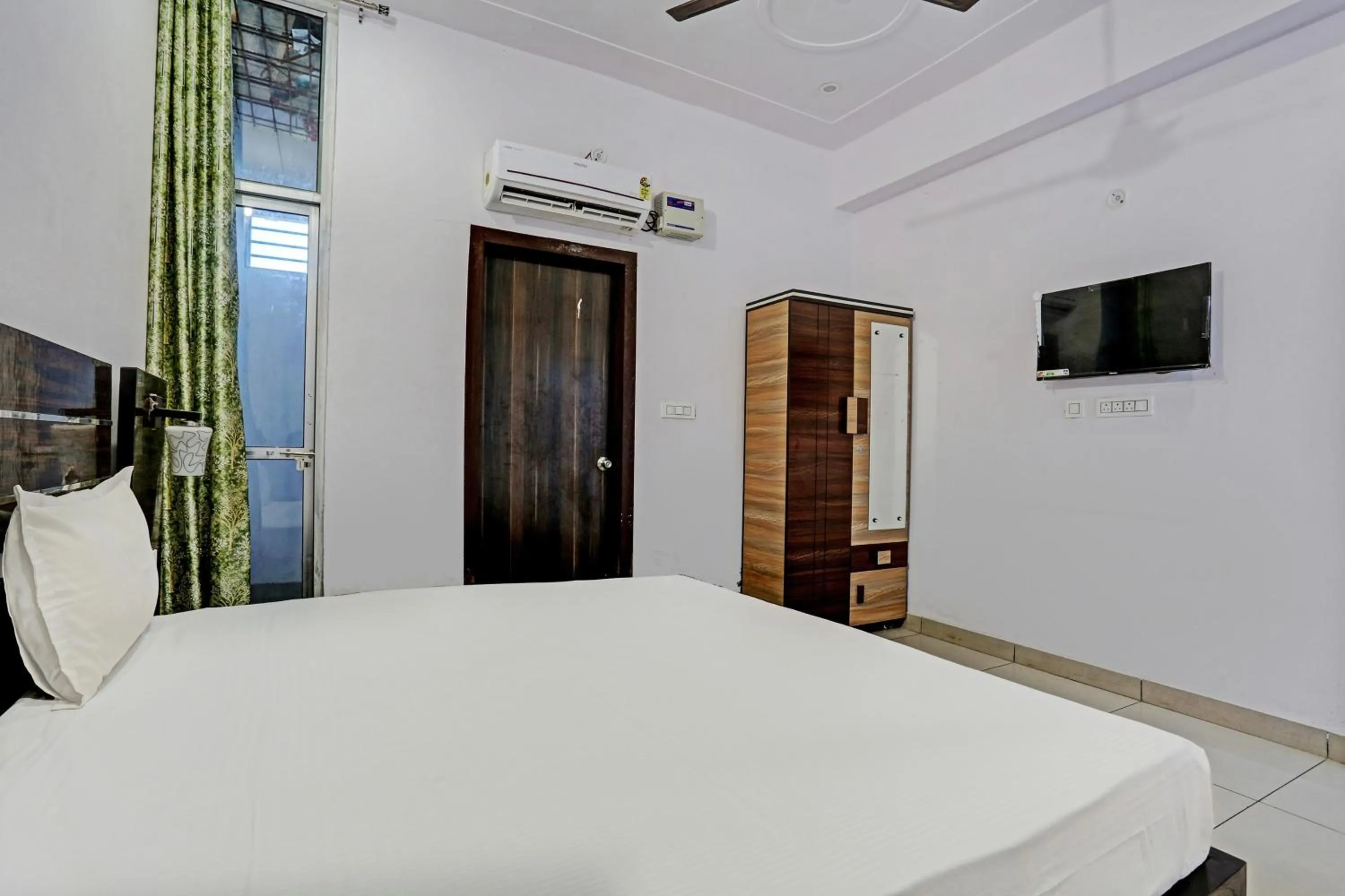 Bedroom in Hotel O Mahak Hotel & Restaurant