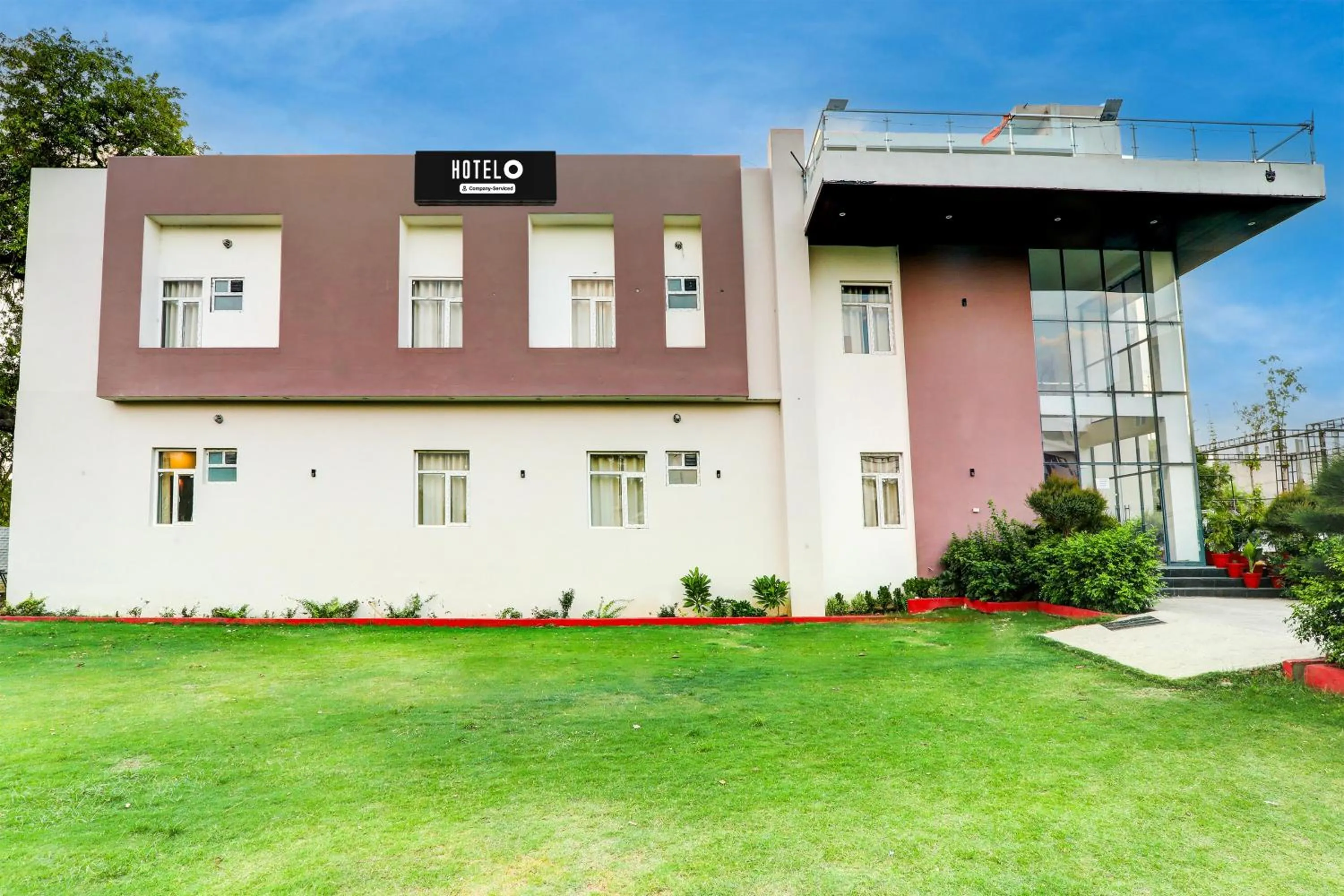 Collection O Malhaur Railway Station