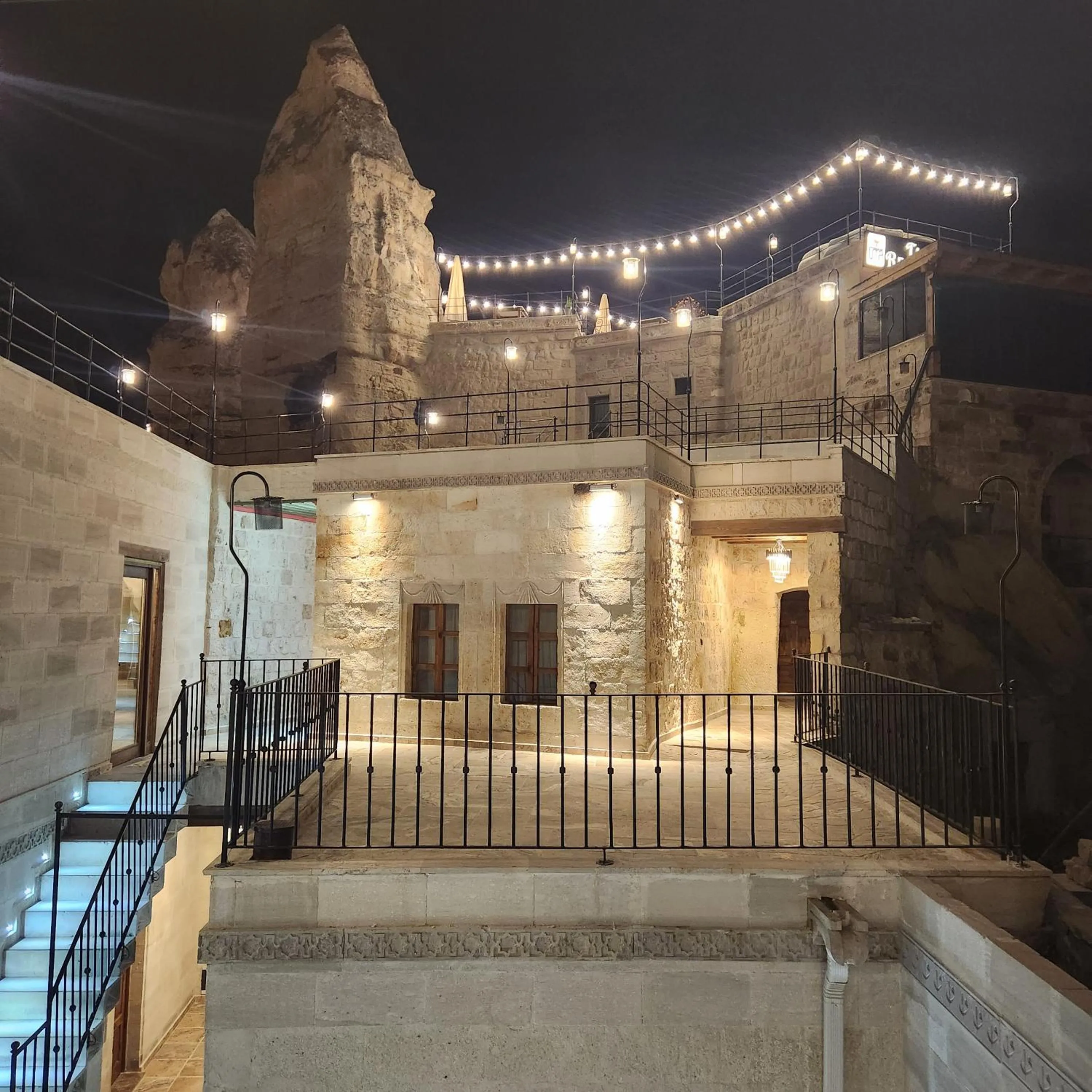 Night in Noah's Ark Cave Hotel