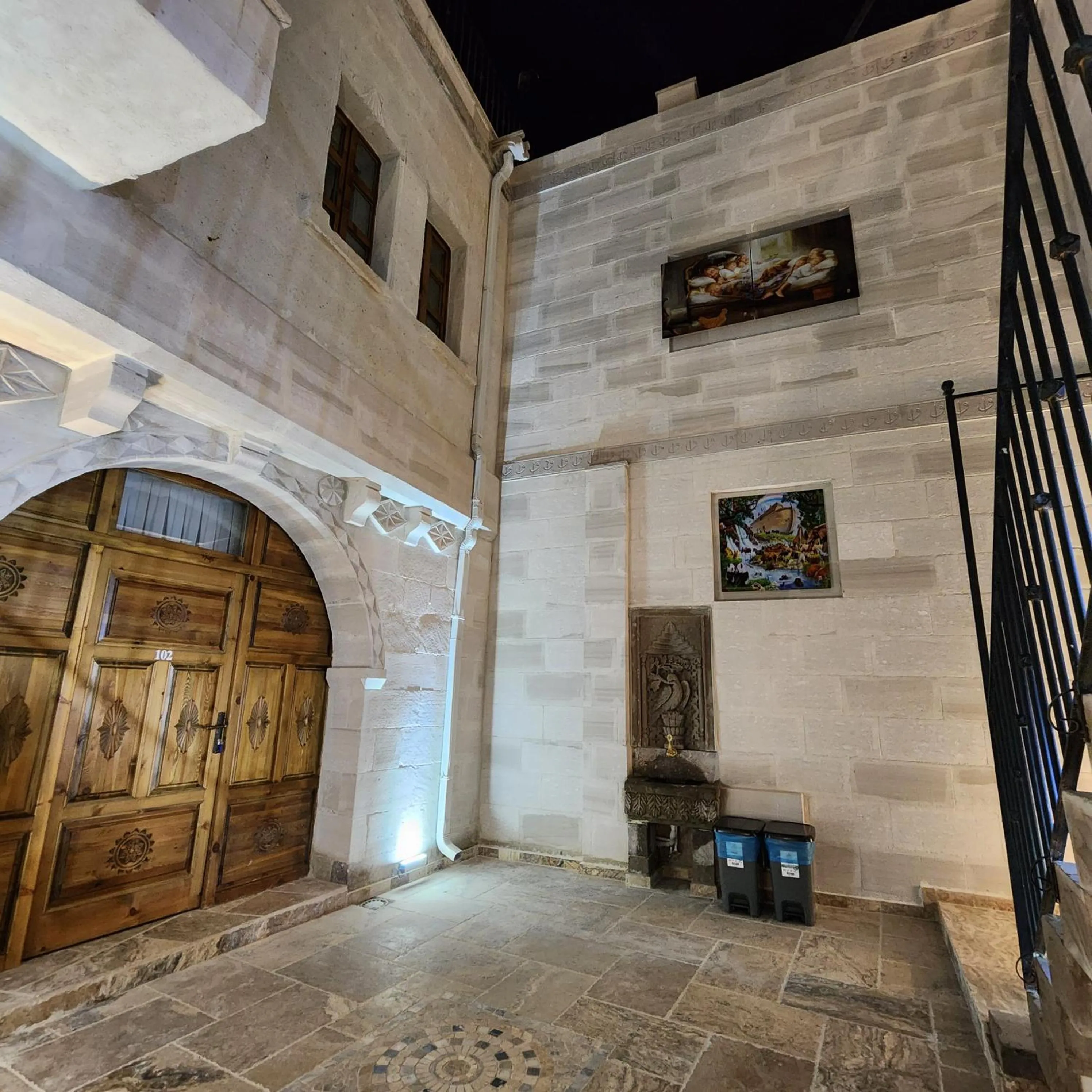 Night in Noah's Ark Cave Hotel