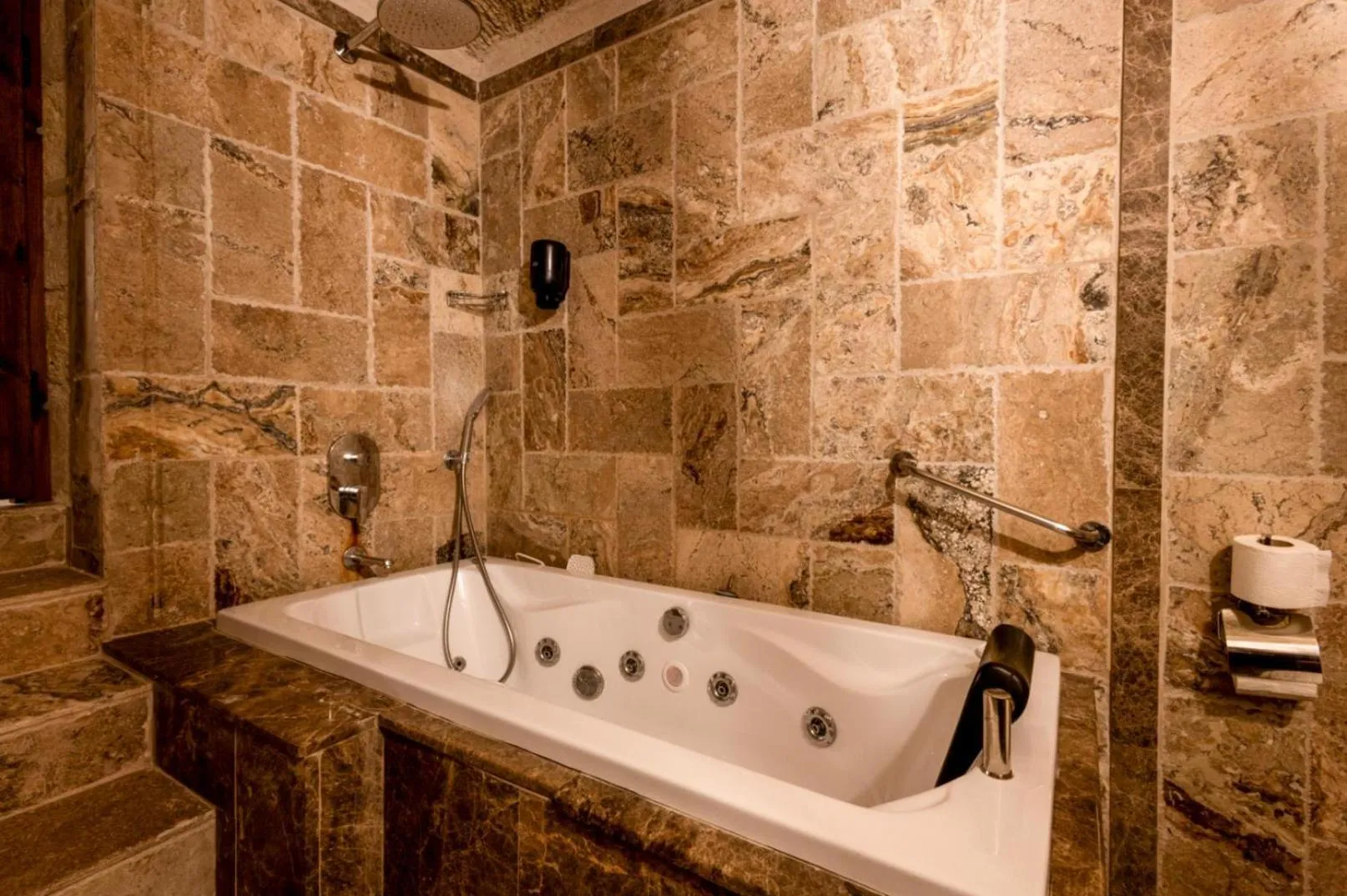 Bath in Noah's Ark Cave Hotel