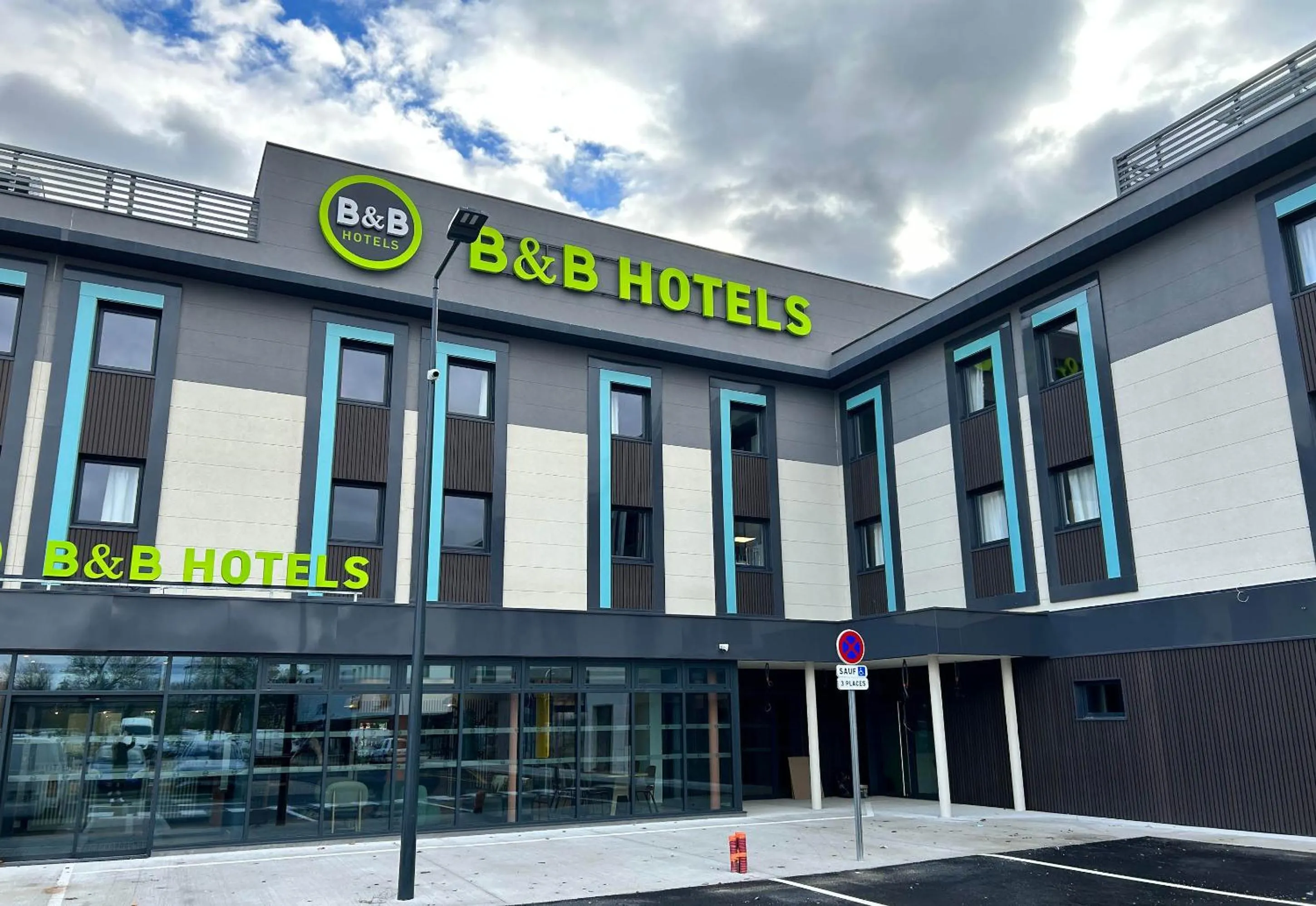 Property building in B&B HOTEL Massieux Genay