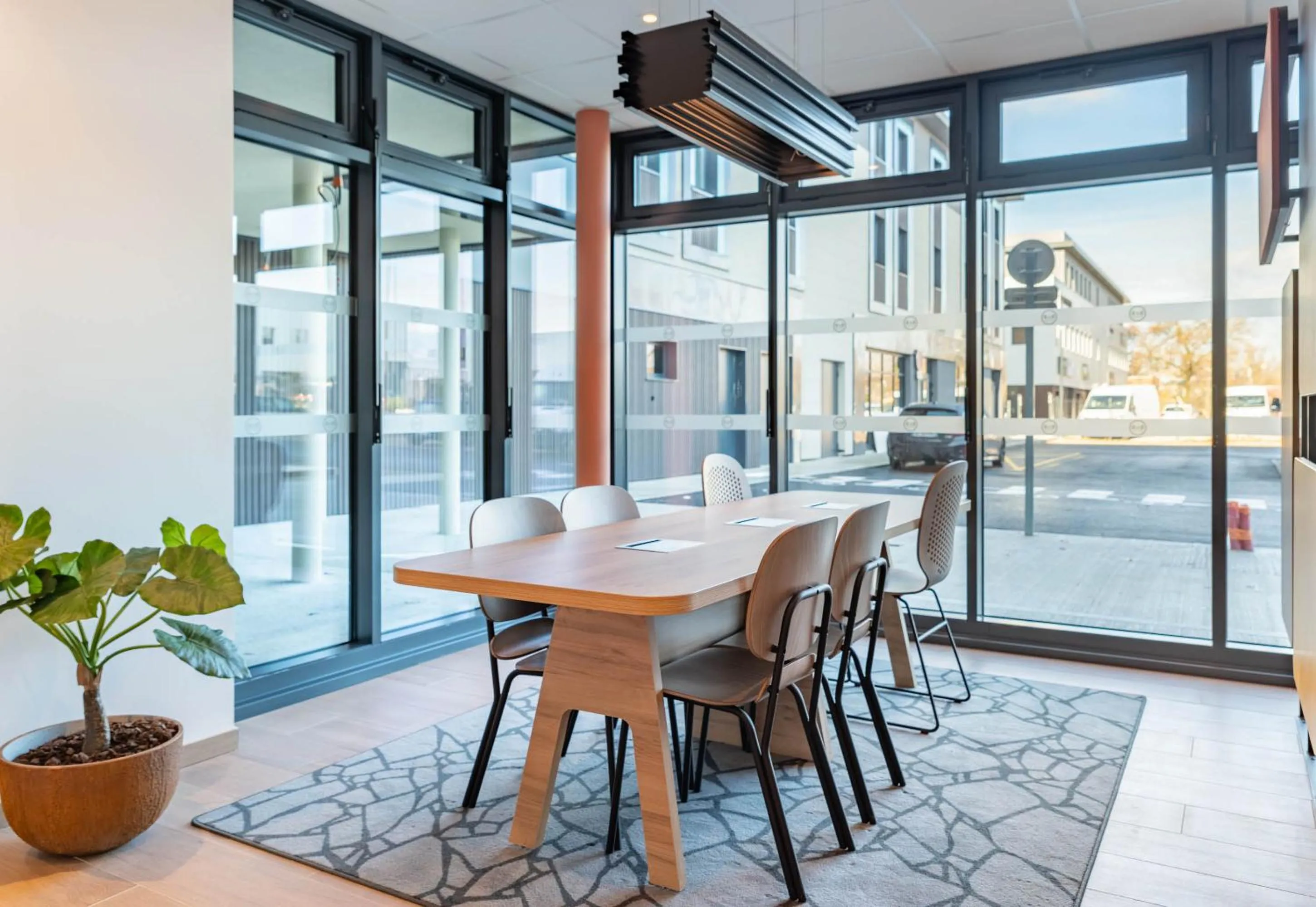 Restaurant/places to eat in B&B HOTEL Massieux Genay