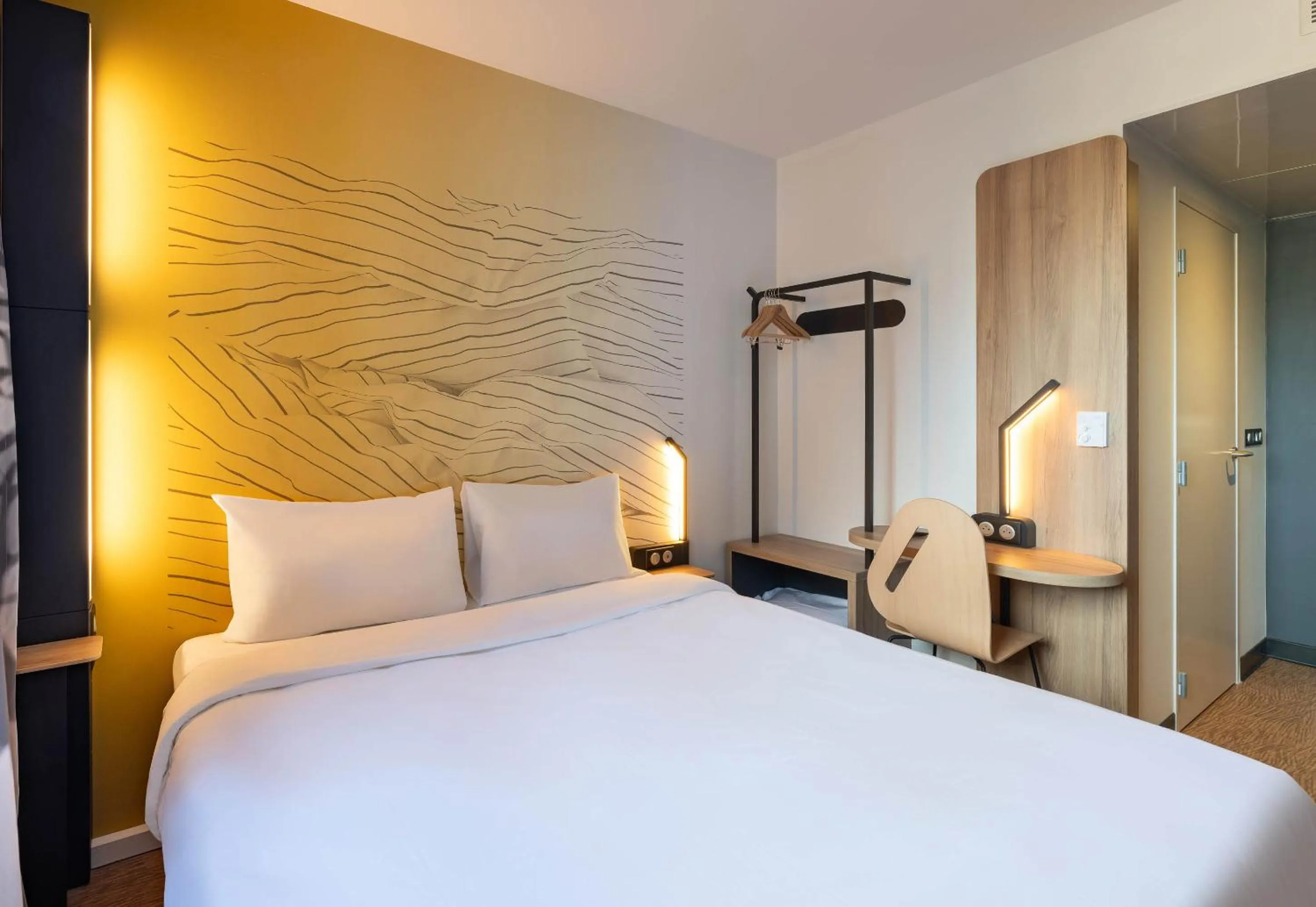 Bedroom, Bed in B&B HOTEL Massieux Genay