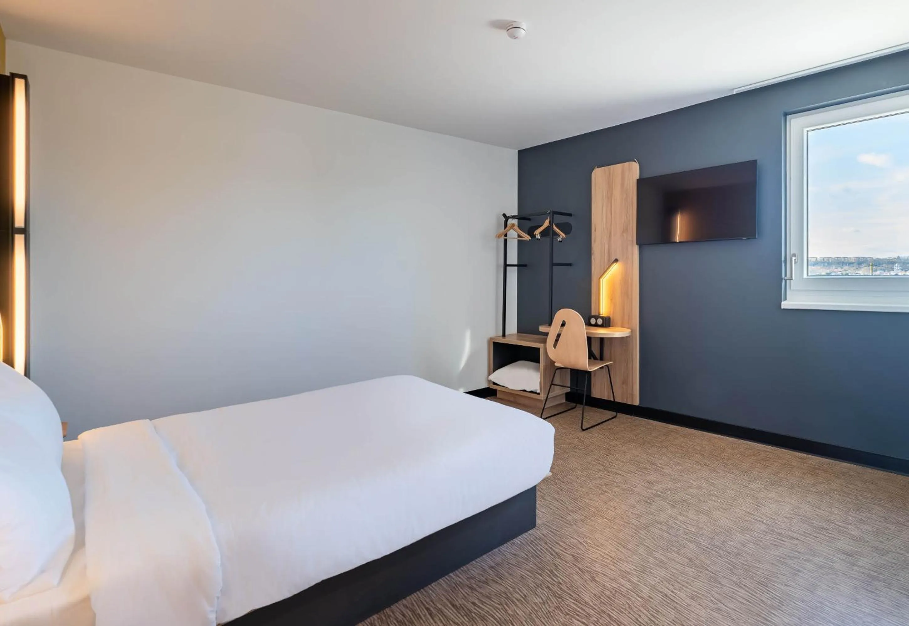 Bedroom, Bed in B&B HOTEL Massieux Genay