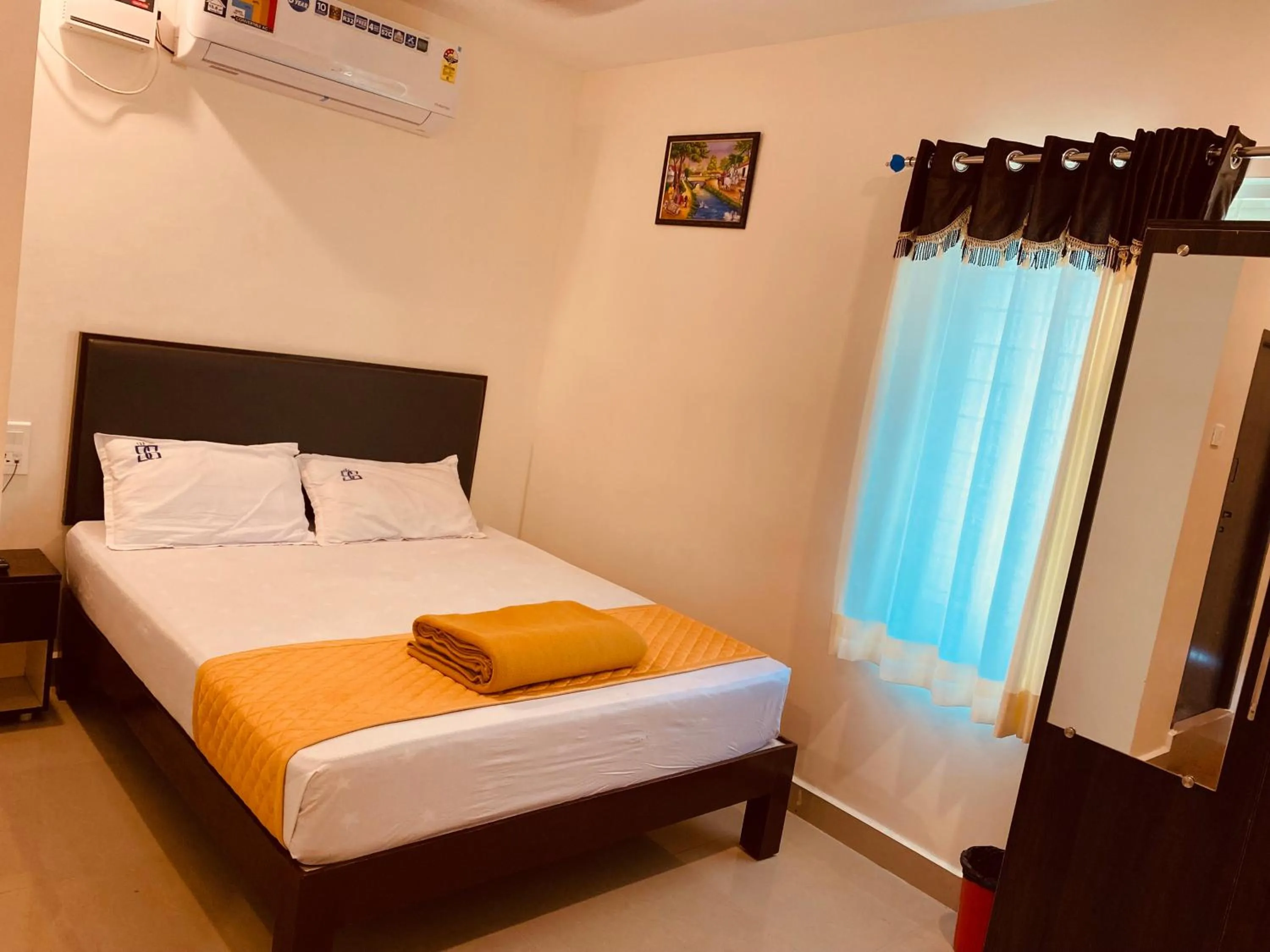 Bed in Hotel Sitar Grand