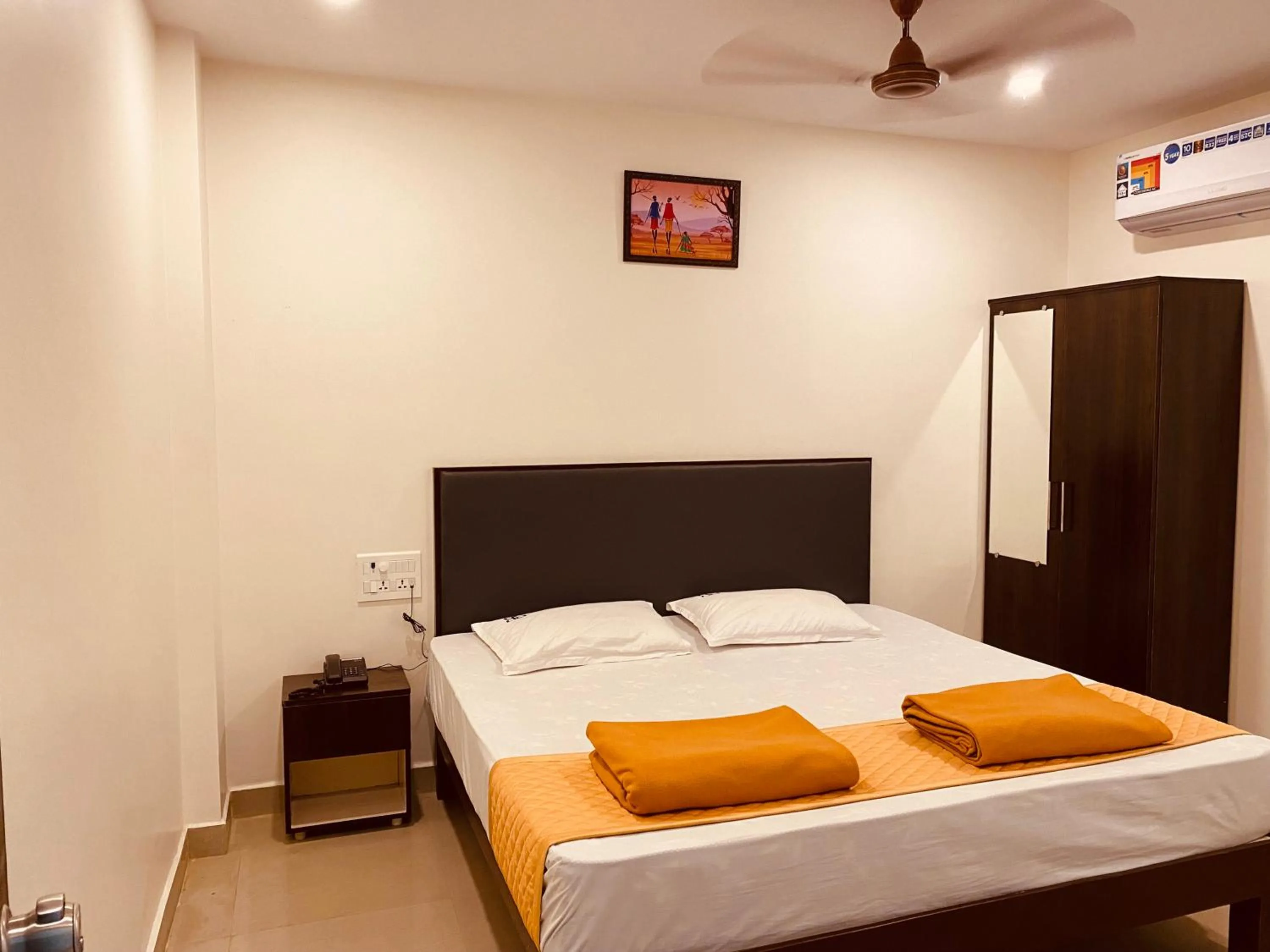 Photo of the whole room, Bed in Hotel Sitar Grand