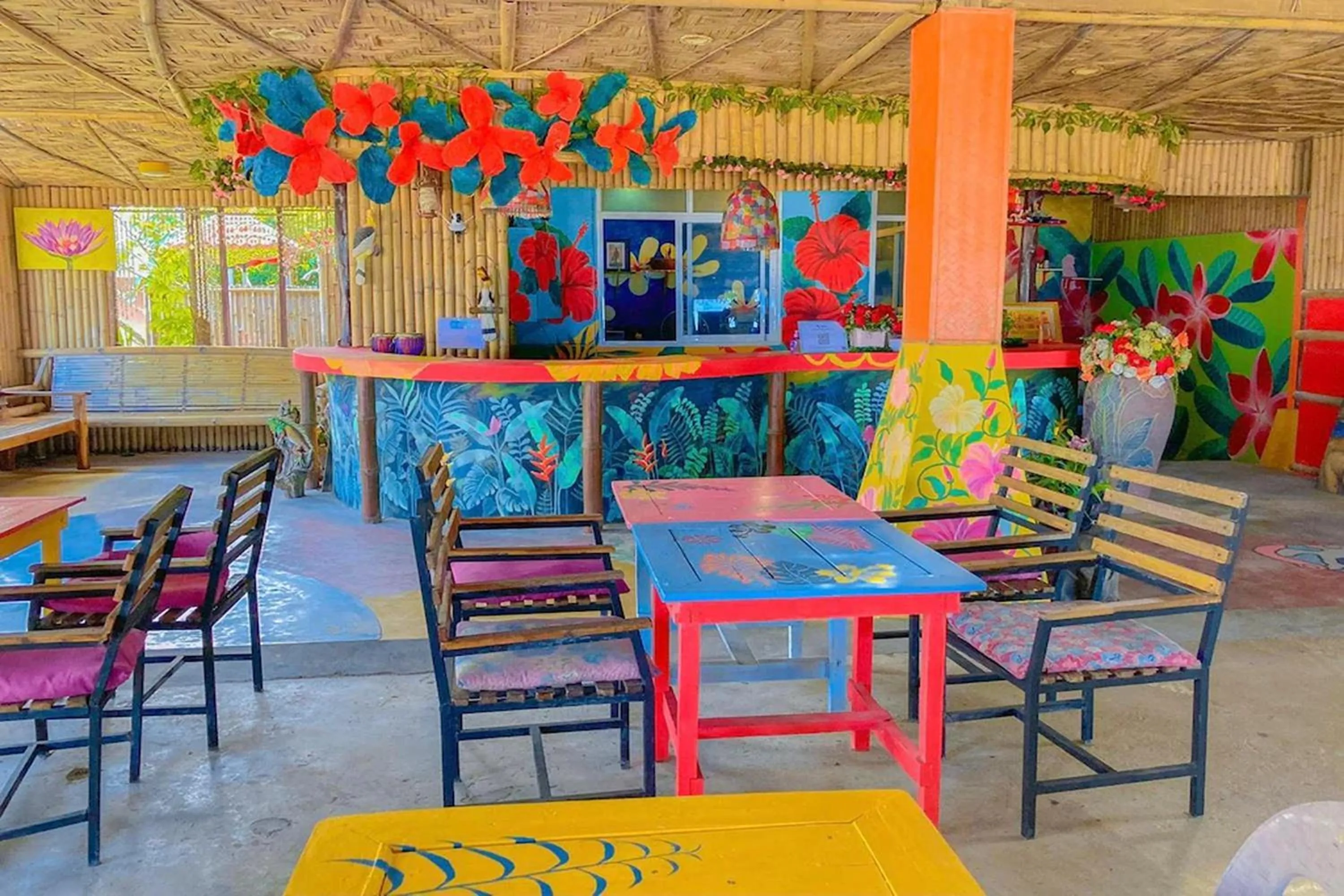 Restaurant/places to eat in Chaba Bungalows