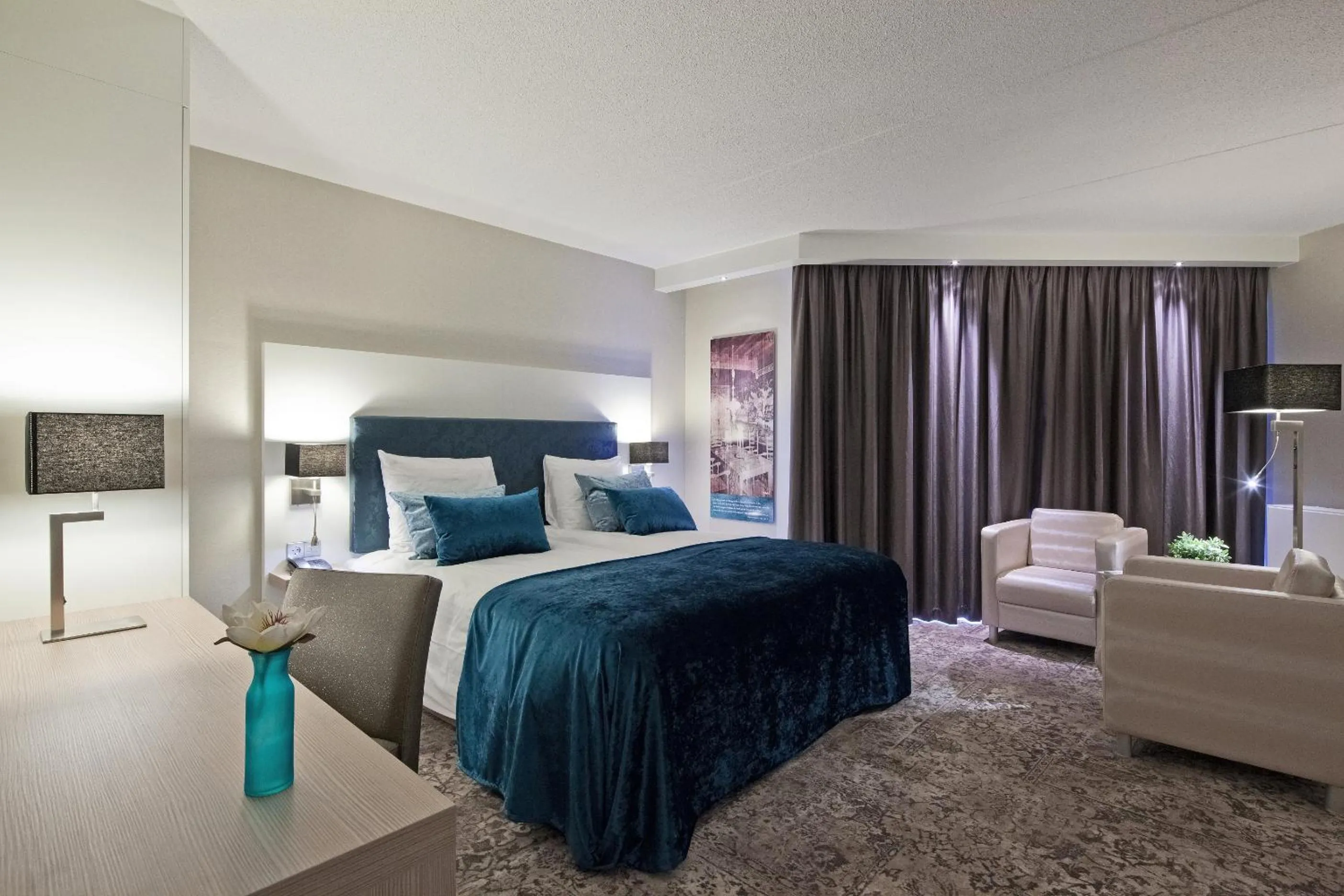 Photo of the whole room, Bed in Van der Valk Hotel Leiden