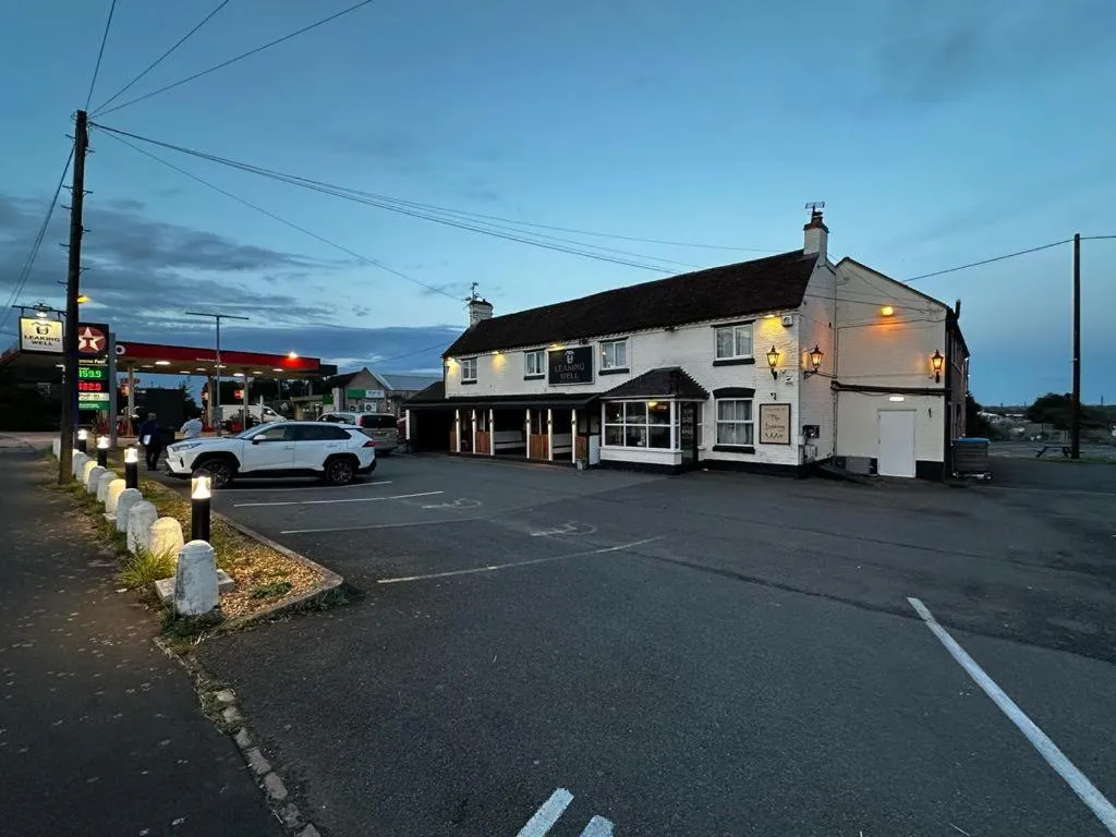 Leaking Well, Dunhampton