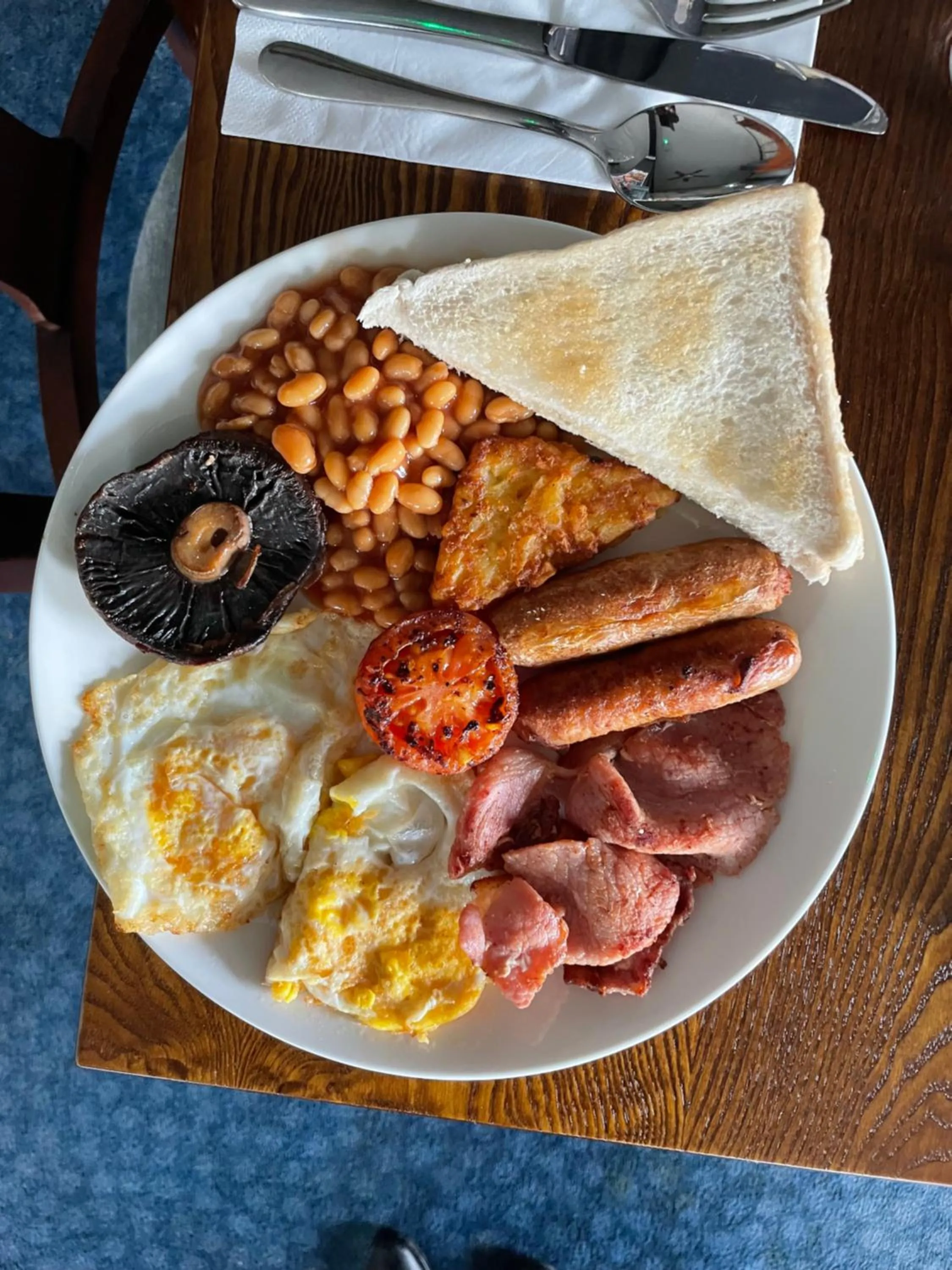 Breakfast in Leaking Well, Dunhampton