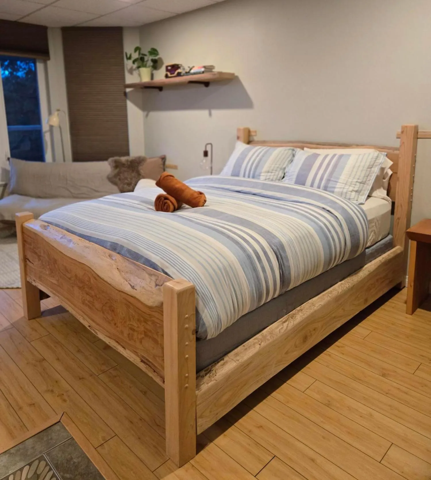 Bed in Madeira Park Oceanview Suites