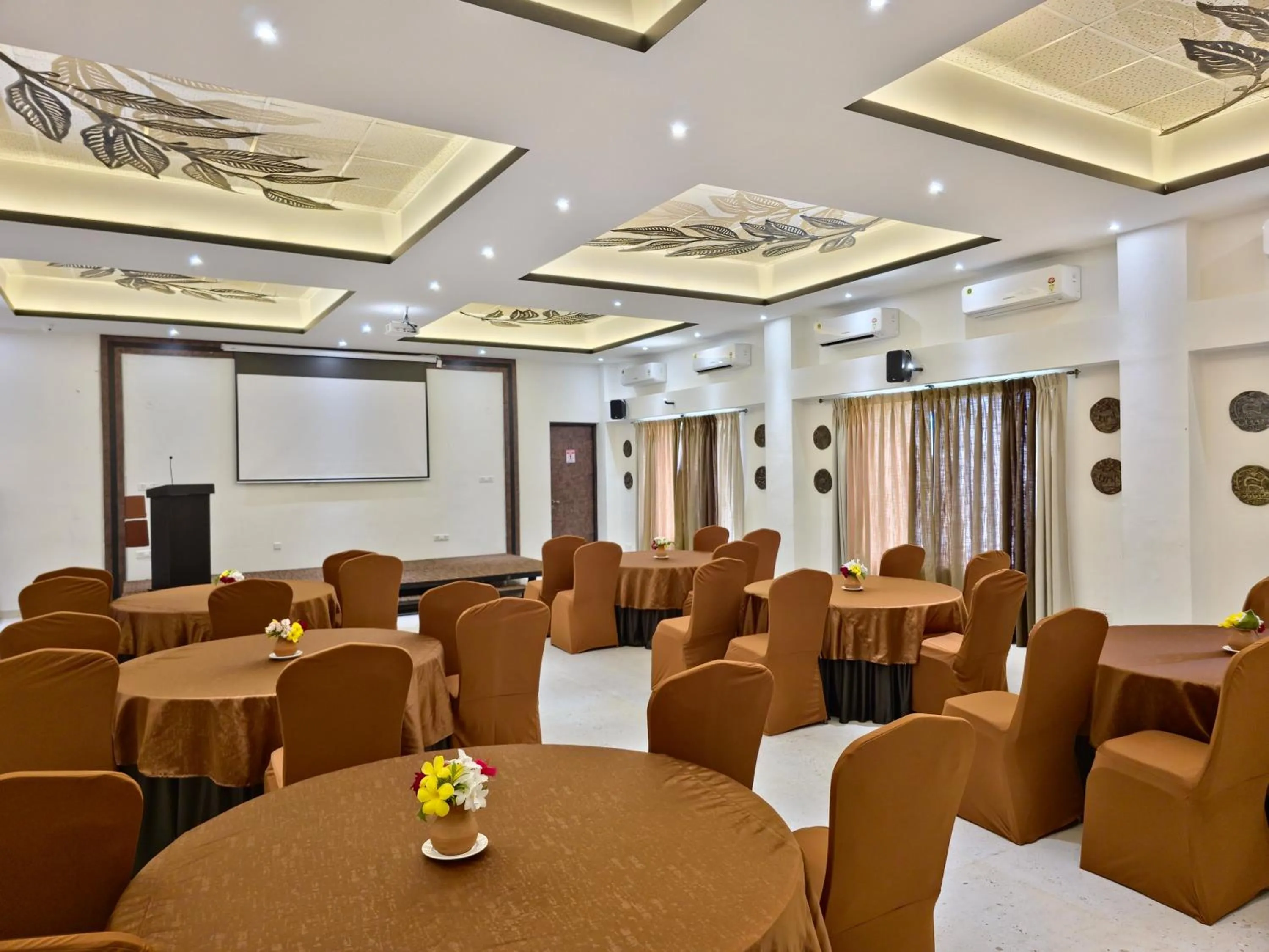 Banquet/Function facilities in Tathastu Tadoba