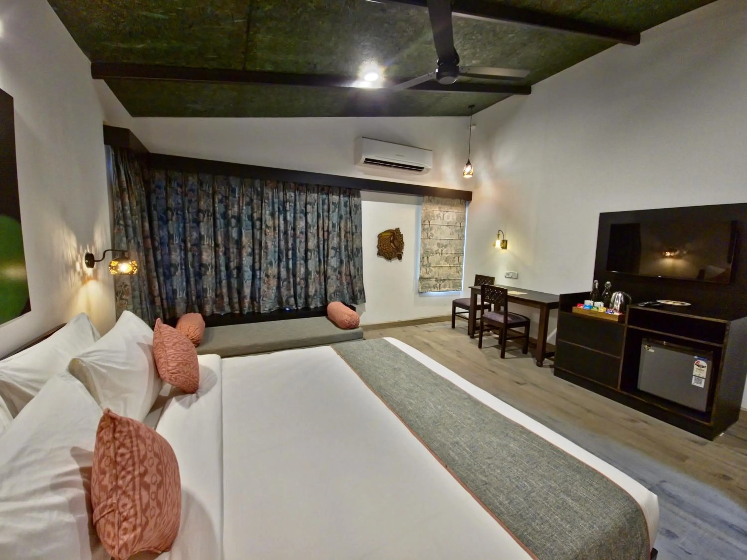 Photo of the whole room, Bed in Tathastu Tadoba