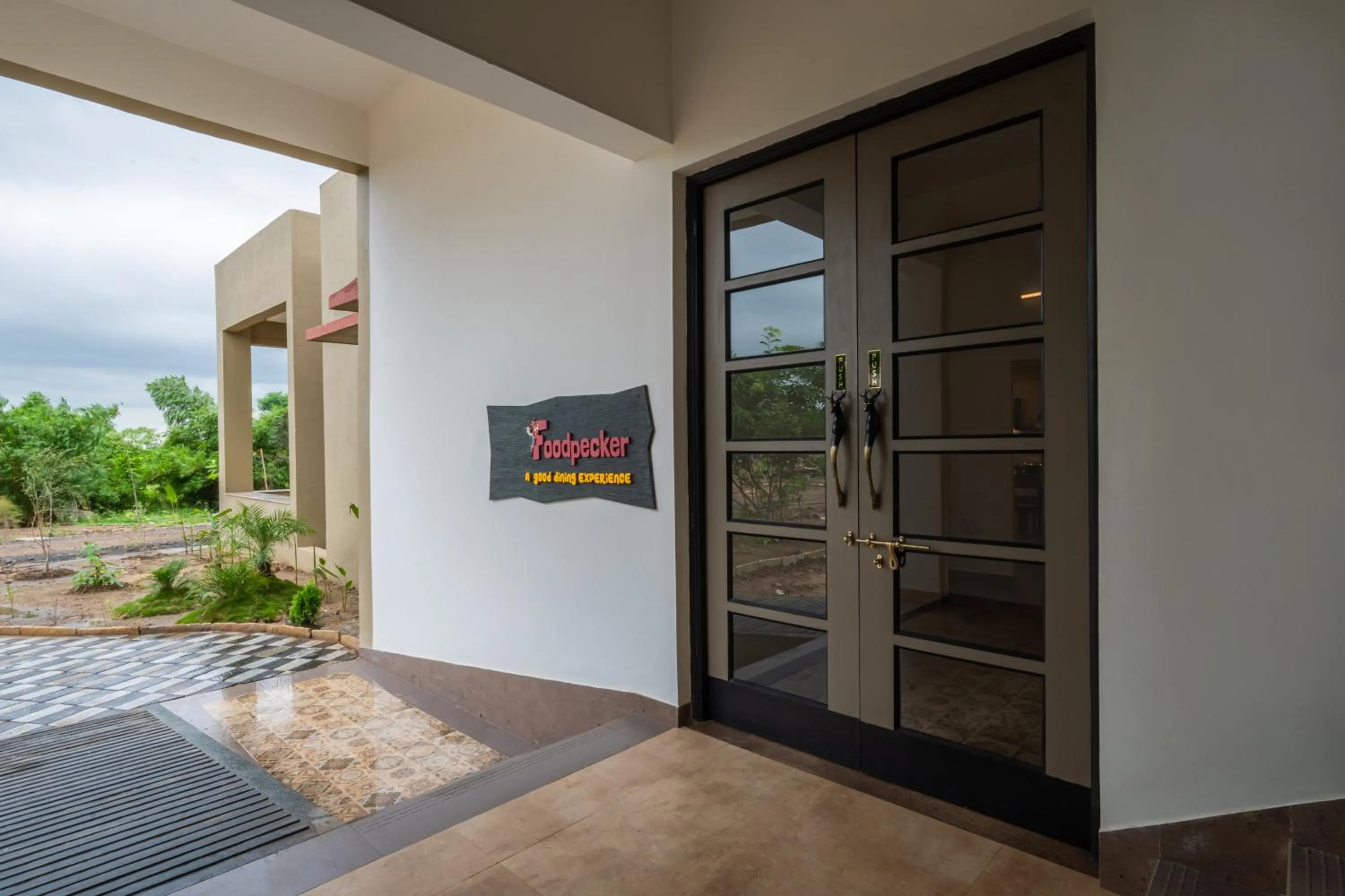Restaurant/places to eat in Tathastu Tadoba