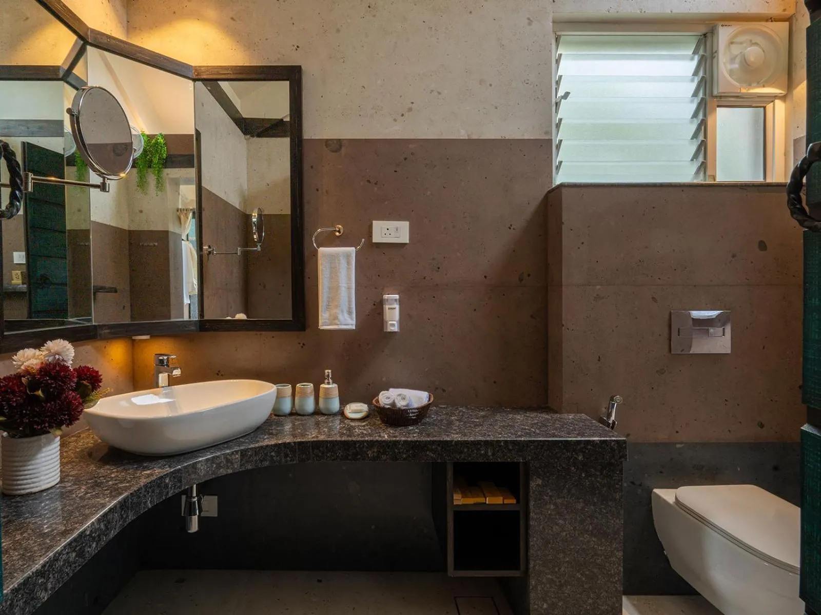 Toilet in Tathastu Tadoba