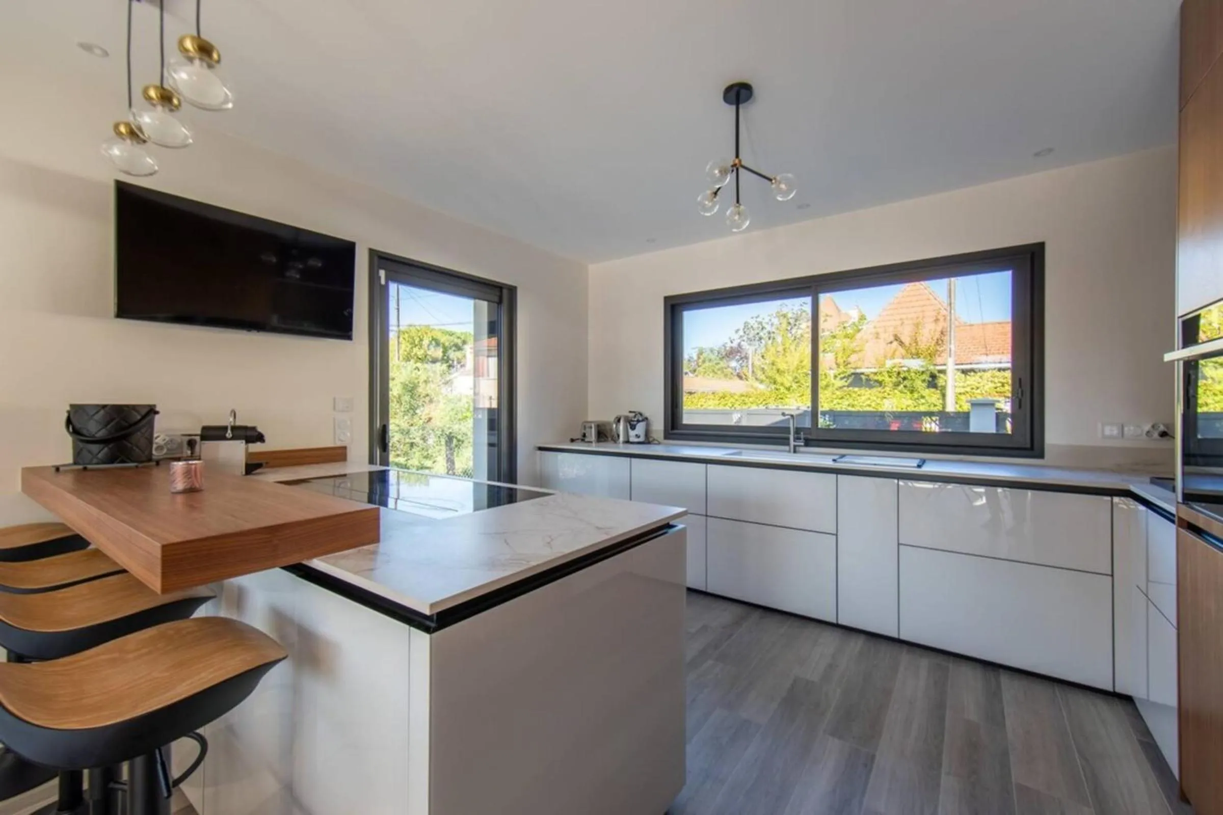 Villa Fabienne in city center with heated pool
