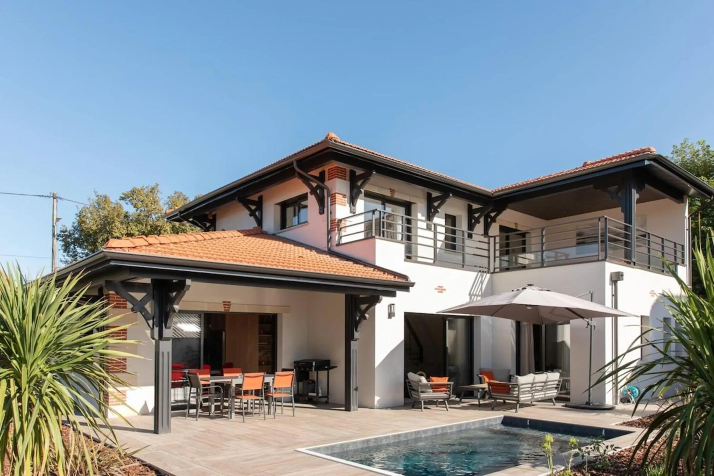 Villa Fabienne in city center with heated pool