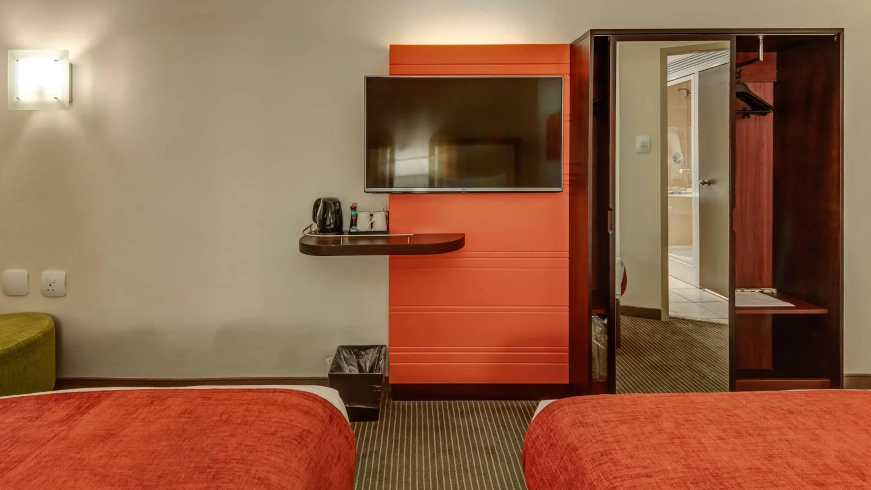 Bedroom, Bed in StayEasy Eastgate