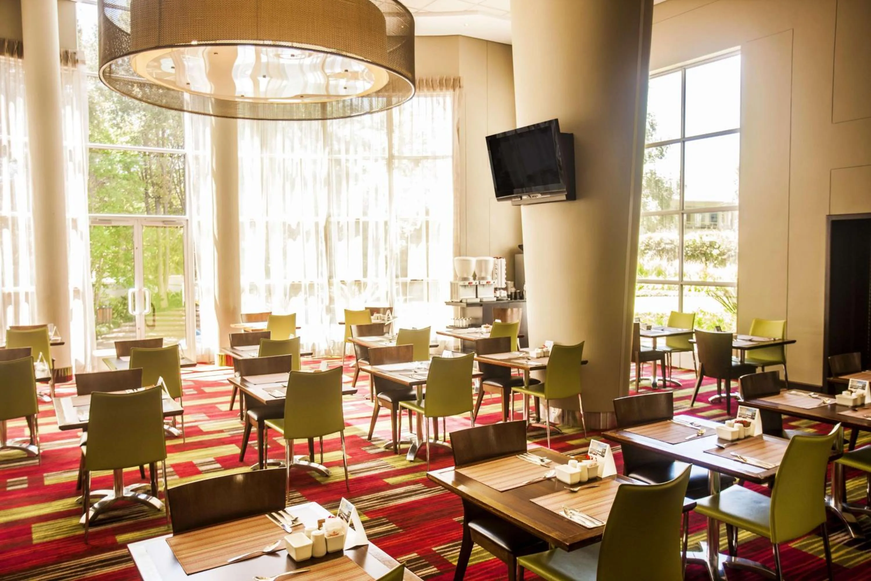 Restaurant/places to eat in StayEasy Eastgate