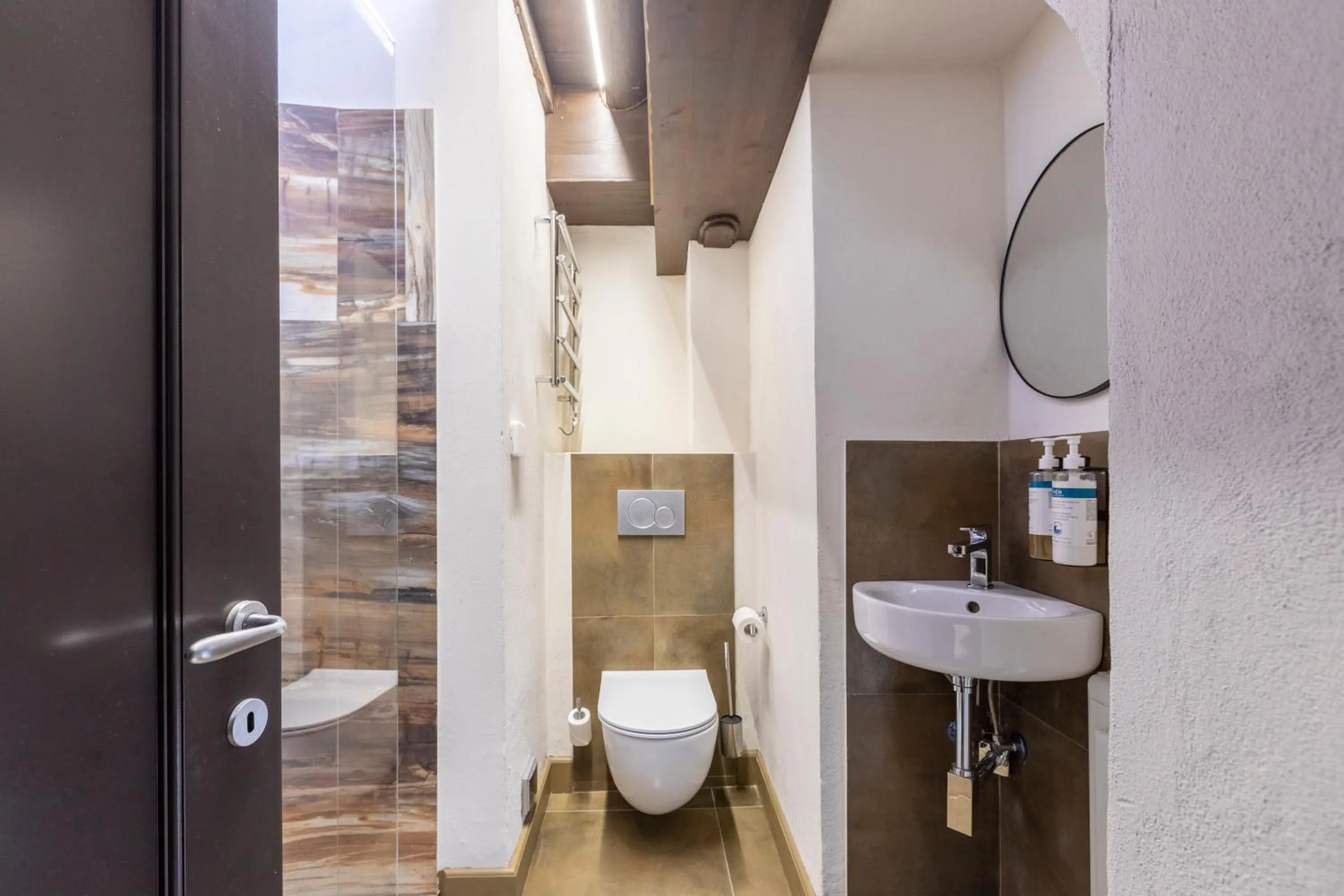 Toilet in Numa Florence Felice