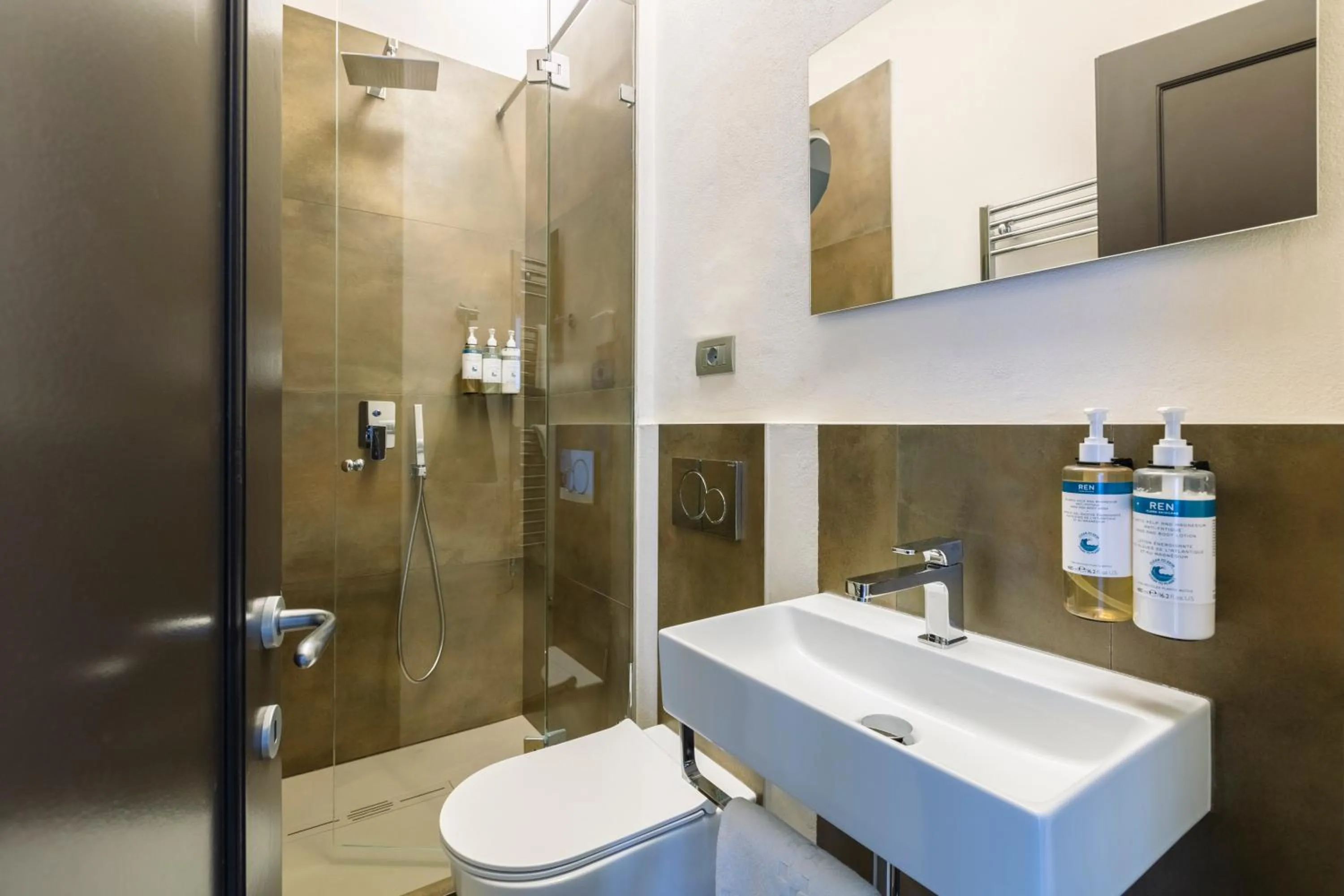 Bathroom in Numa Florence Felice