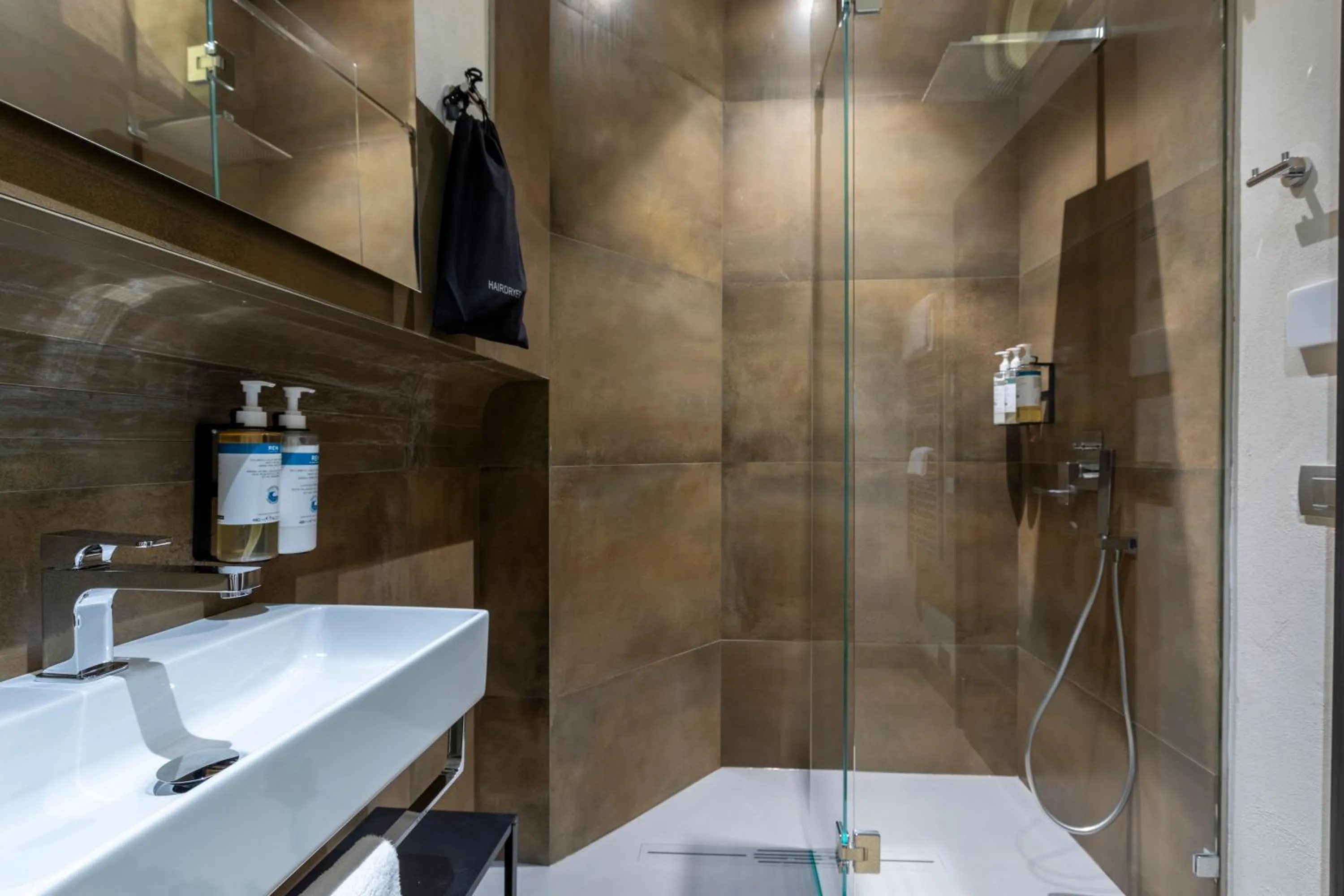 Shower in Numa Florence Felice